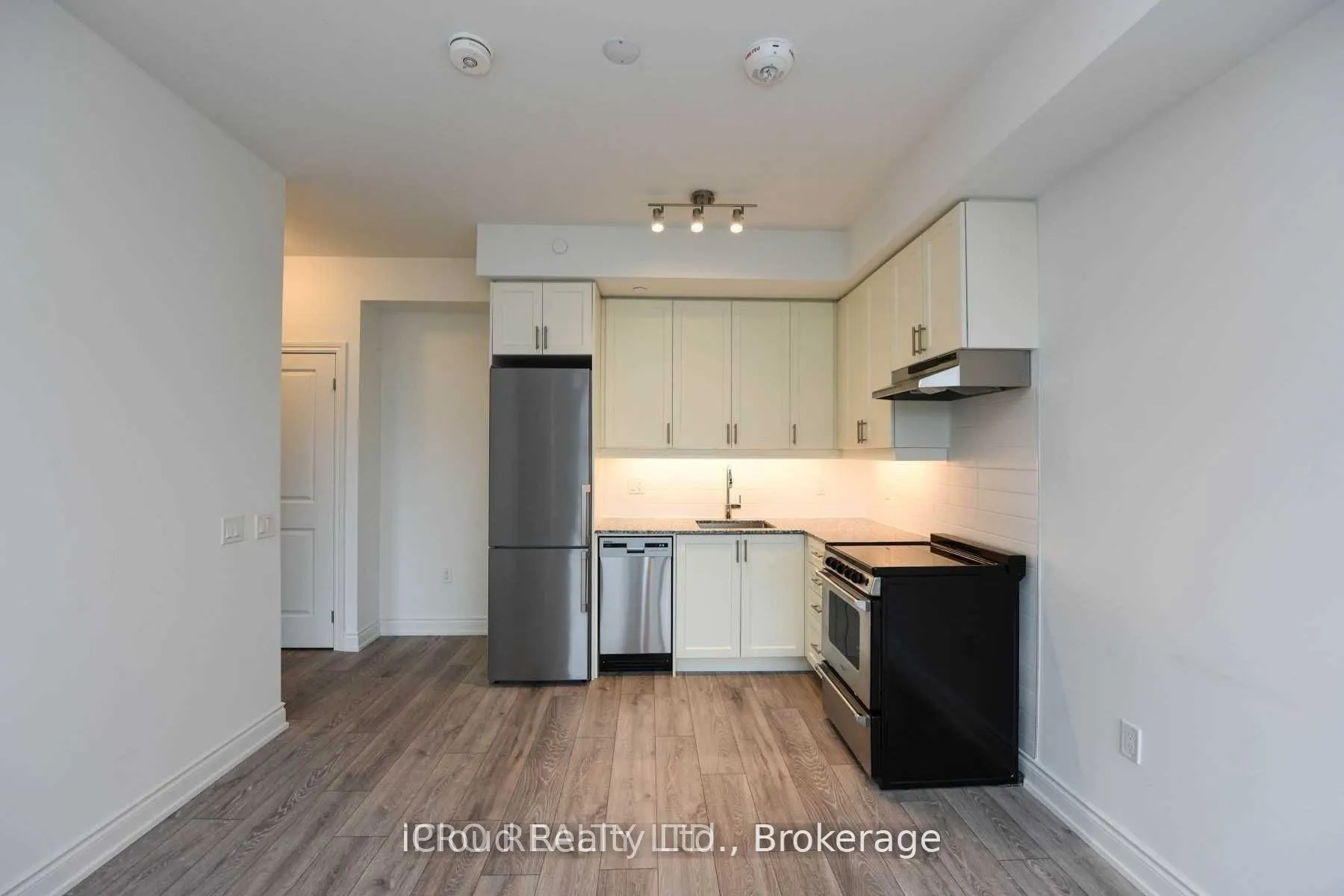 1050 Main Street E, #910