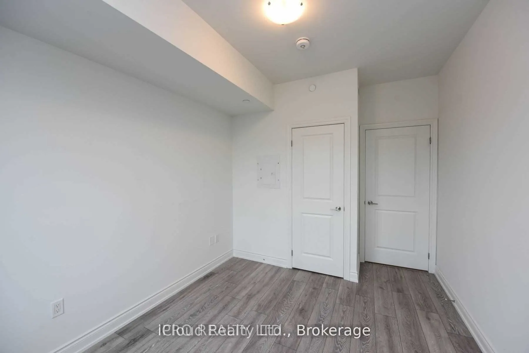 1050 Main Street E, #910