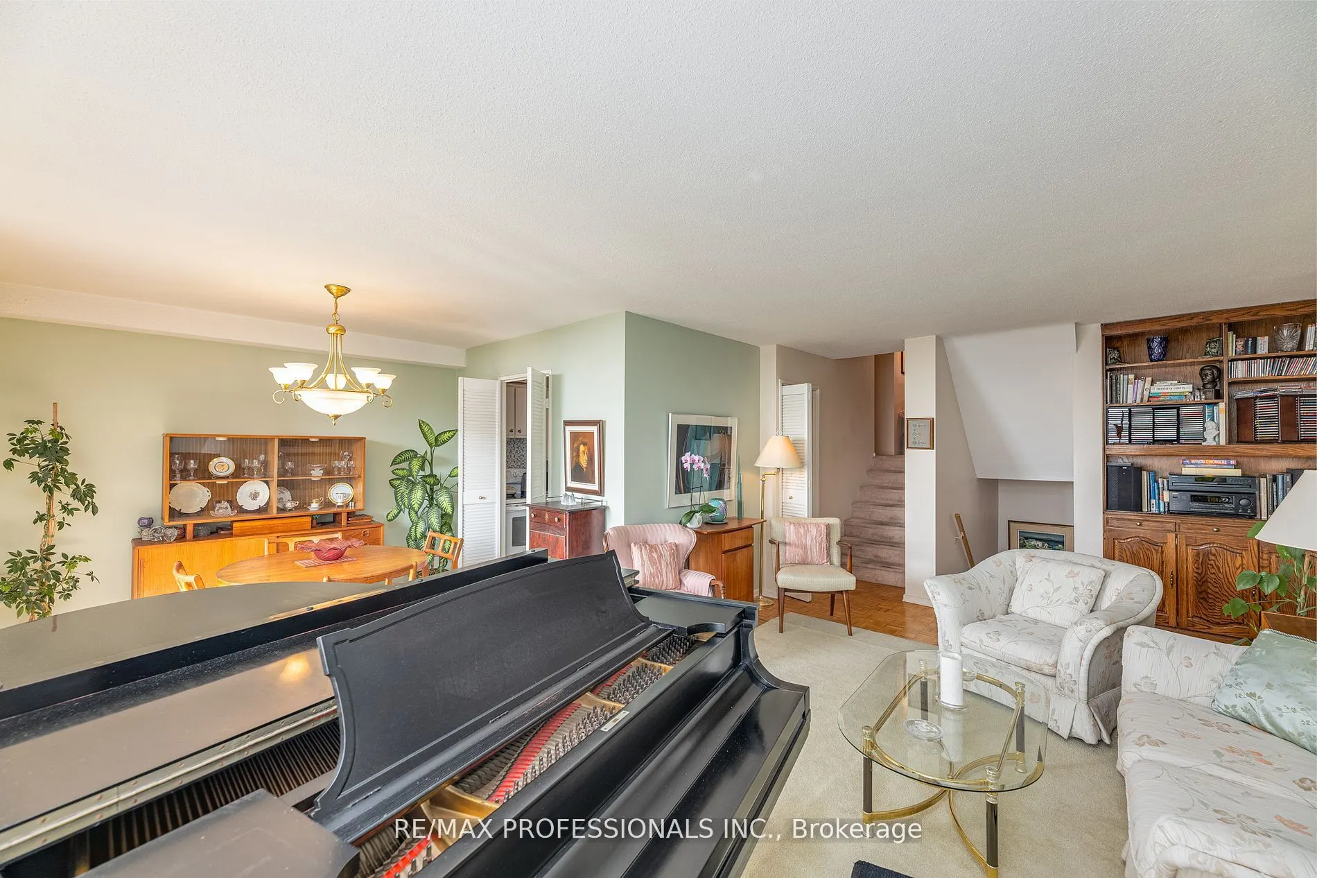 11 Wincott Drive, #907