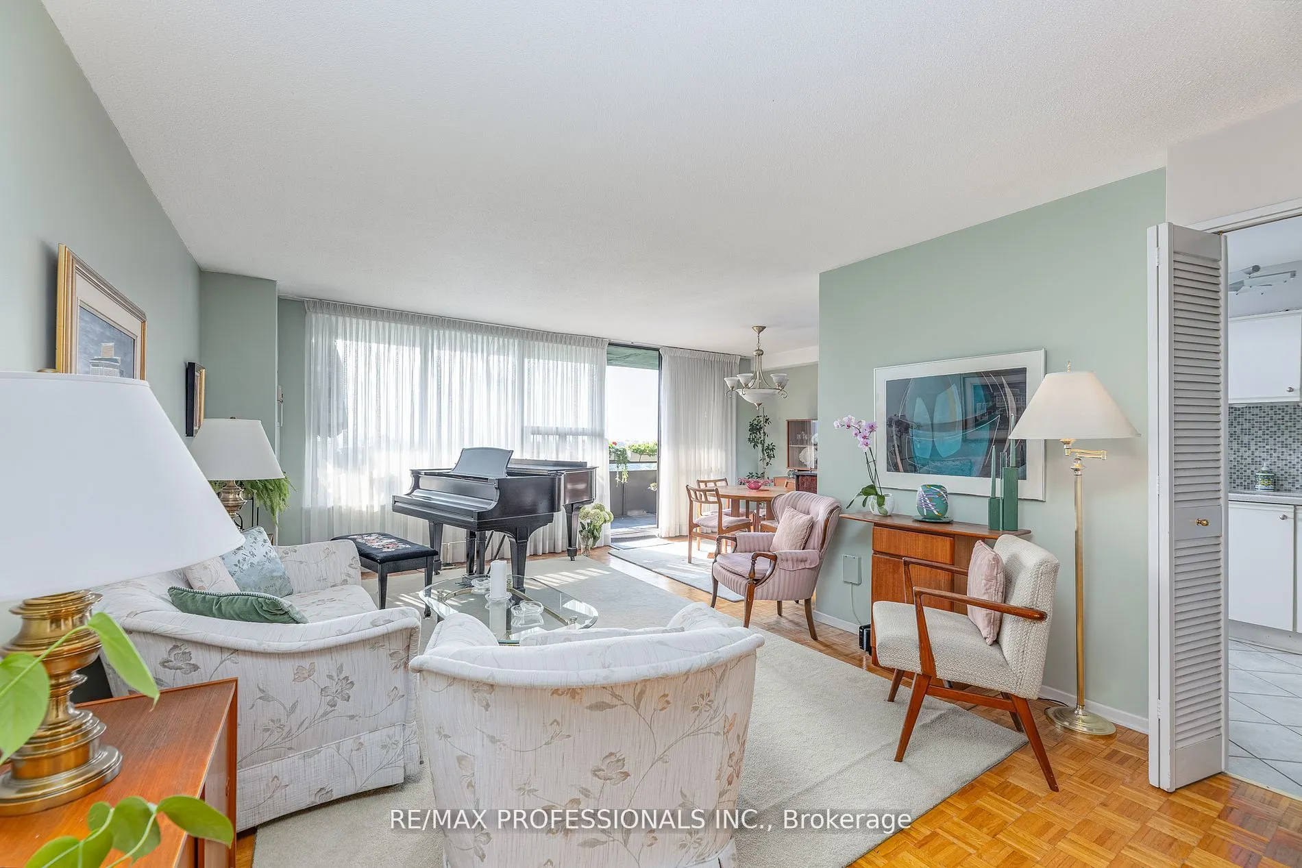 11 Wincott Drive, #907
