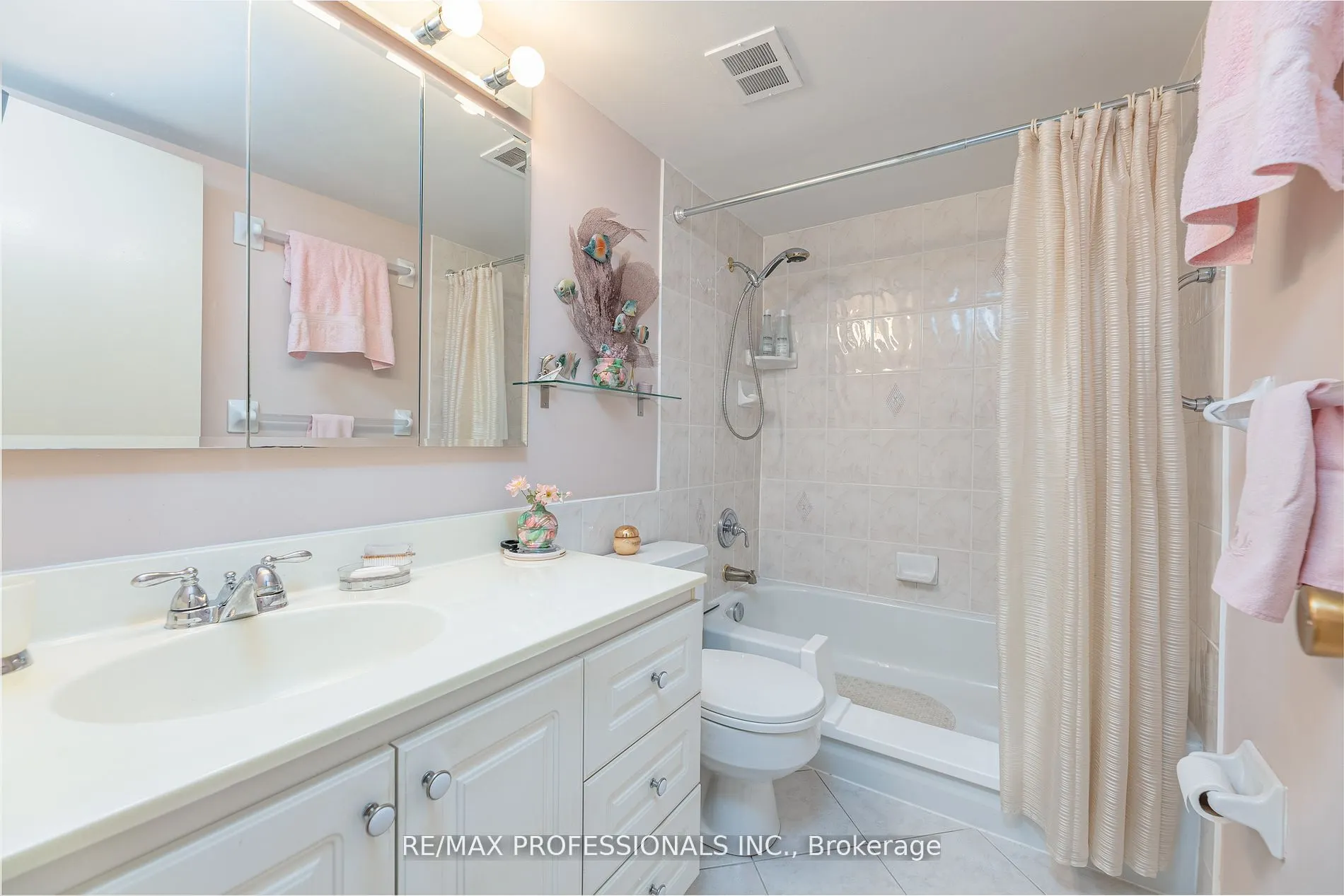 11 Wincott Drive, #907