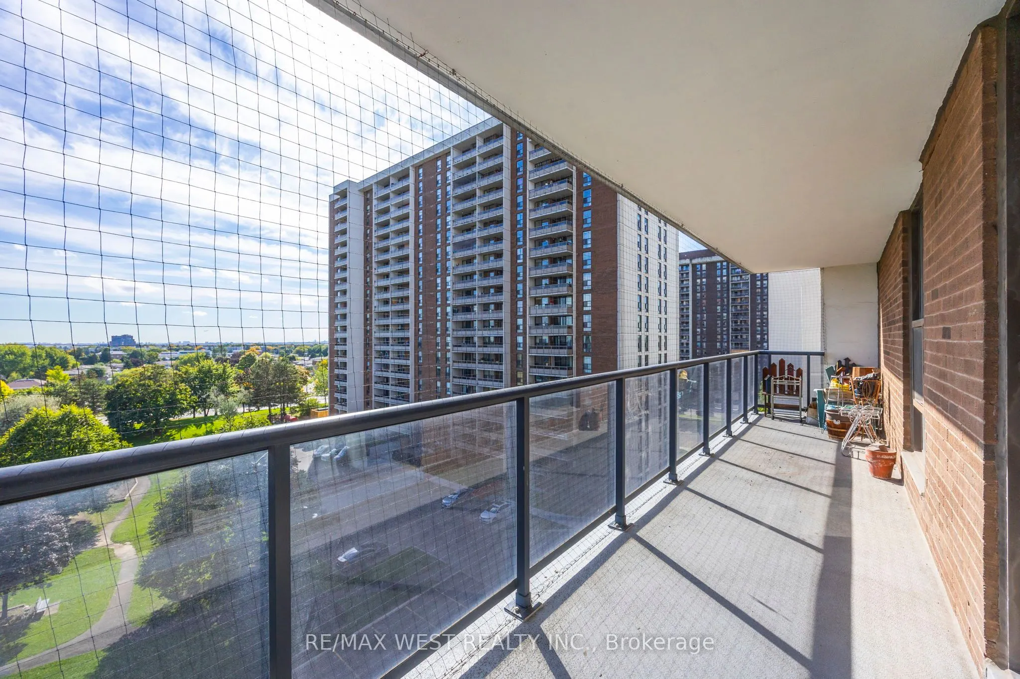 21 Knightsbridge Road #805