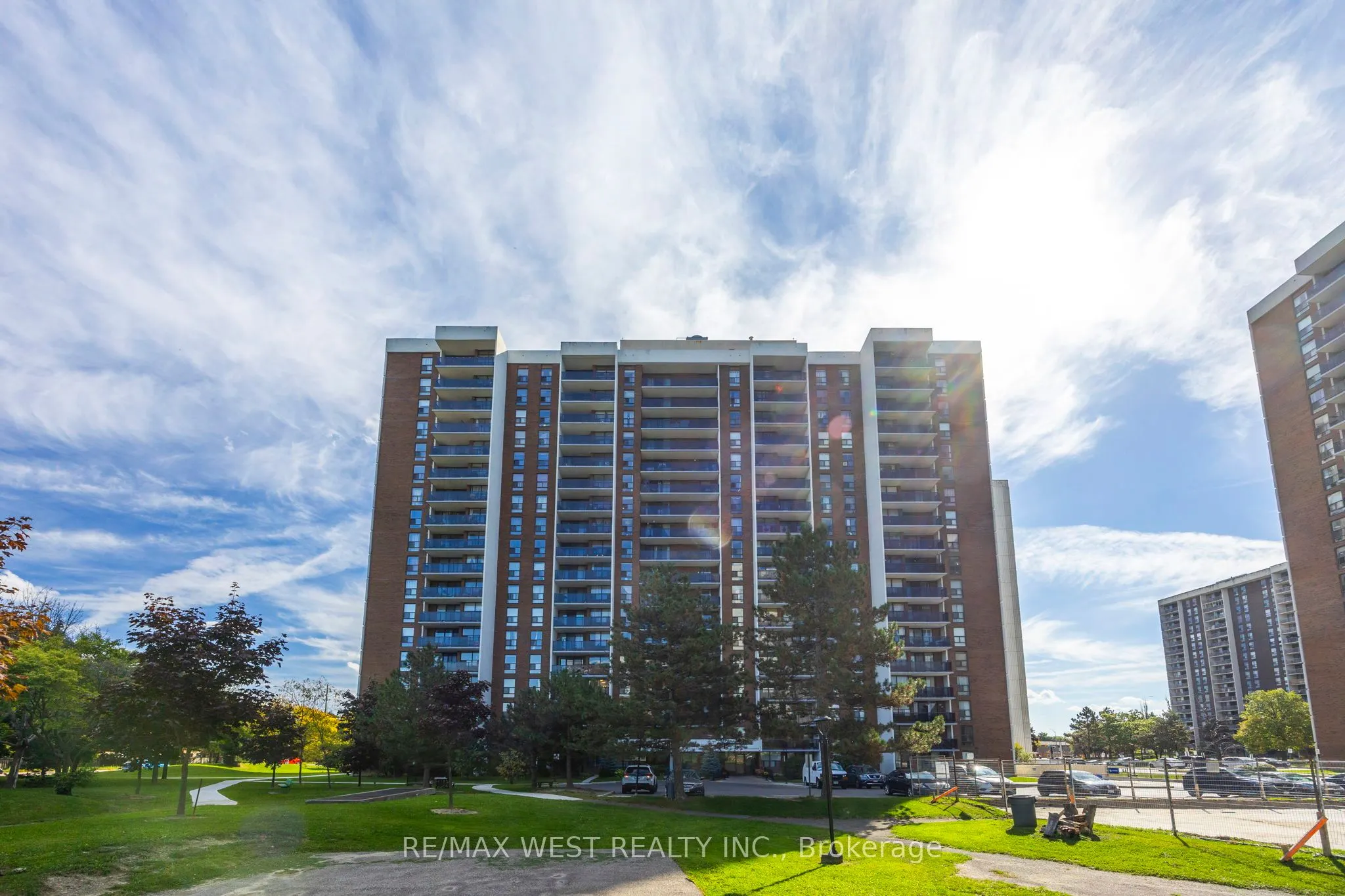 21 Knightsbridge Road, #805