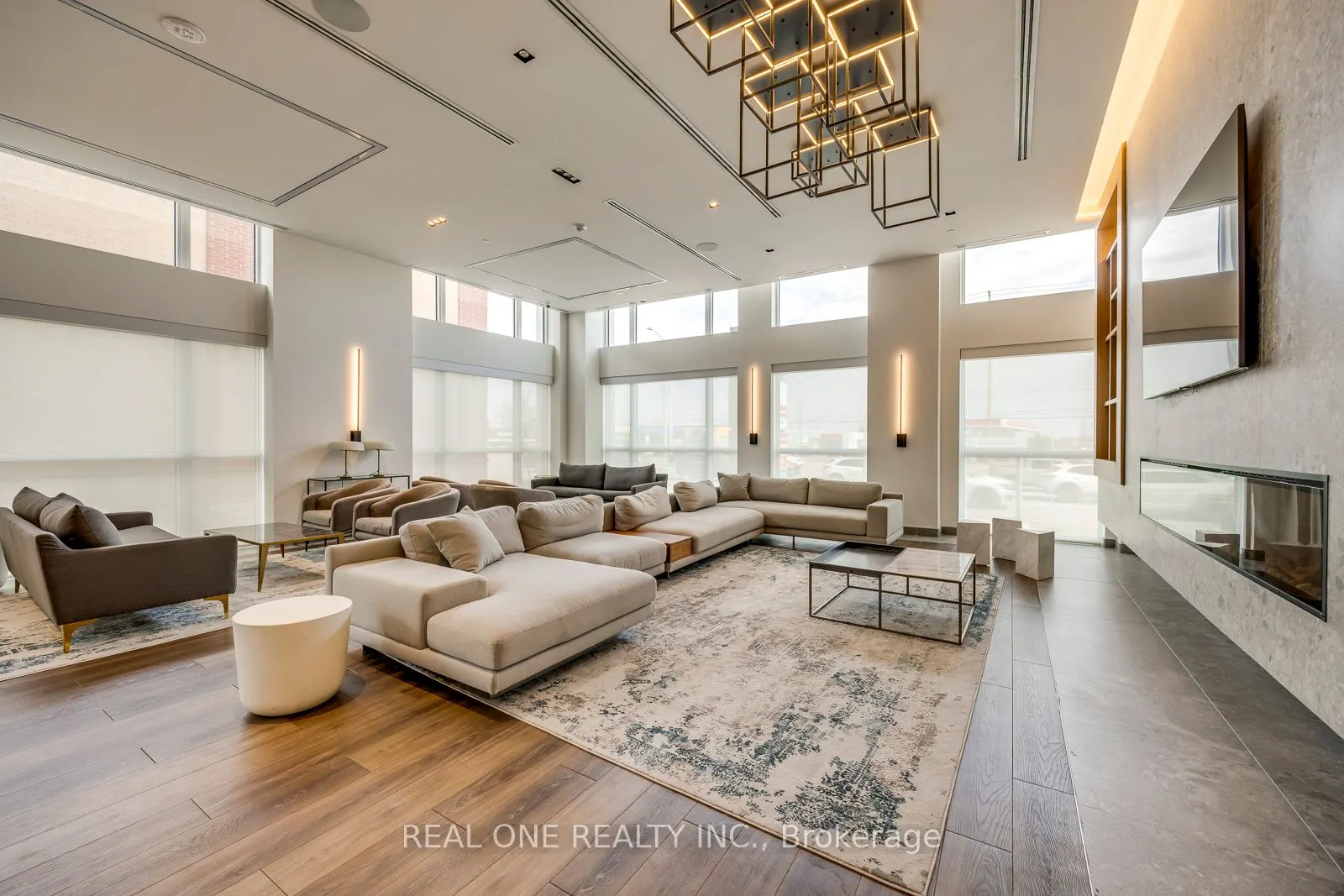 509 Dundas Street W, #815