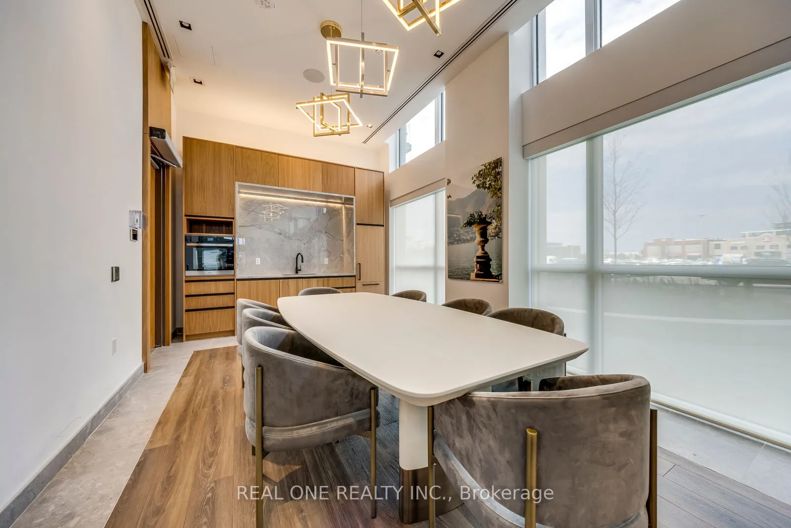 509 Dundas Street W, #815