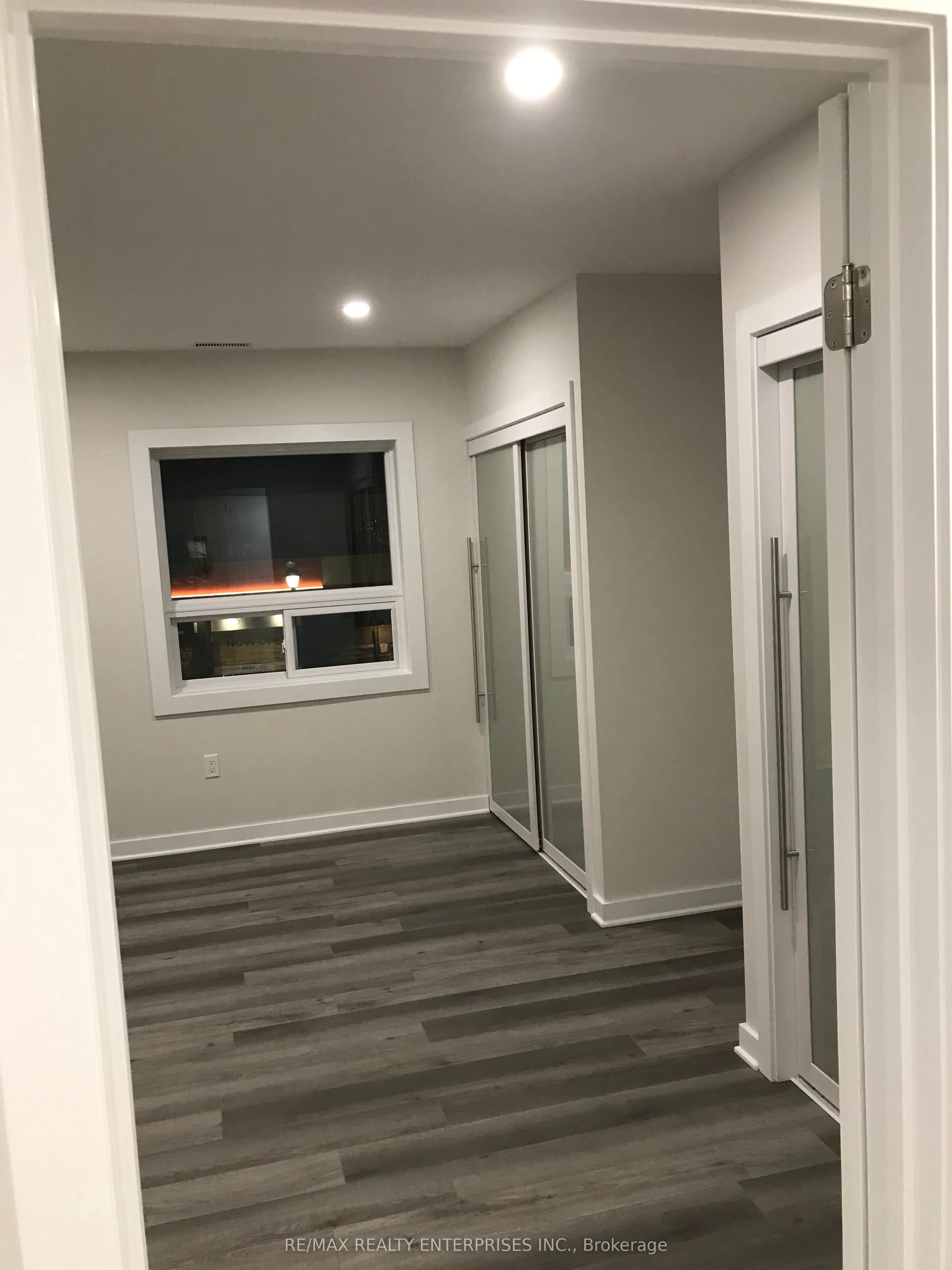 285 Lakeshore Road E, #2
