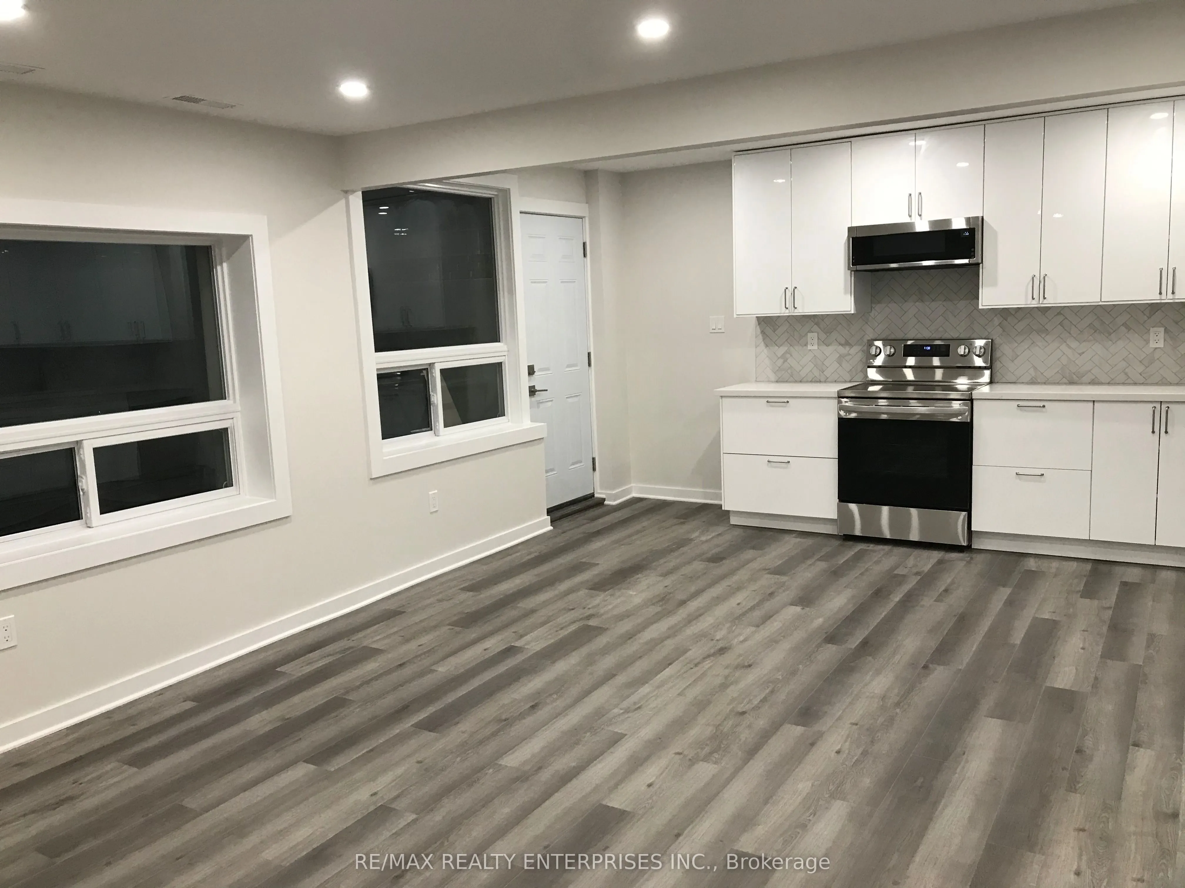 285 Lakeshore Road E, #2
