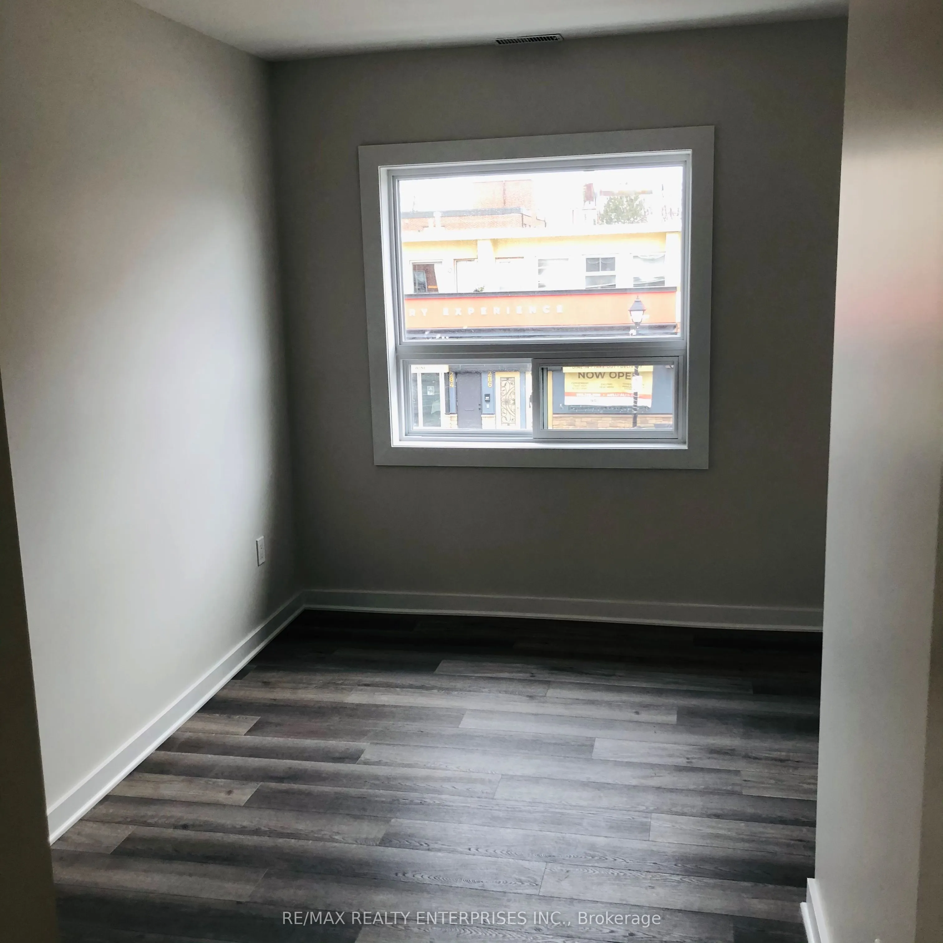 285 Lakeshore Road E, #2