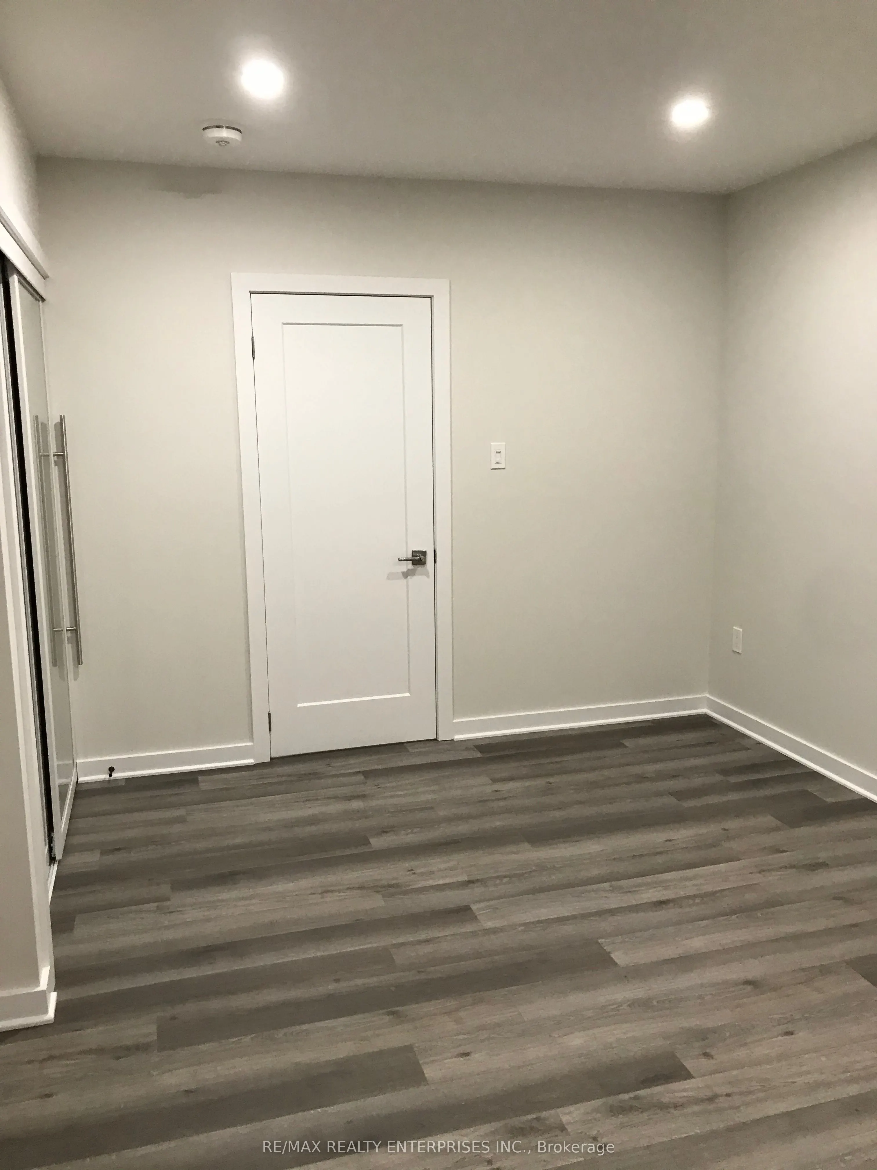 285 Lakeshore Road E, #2