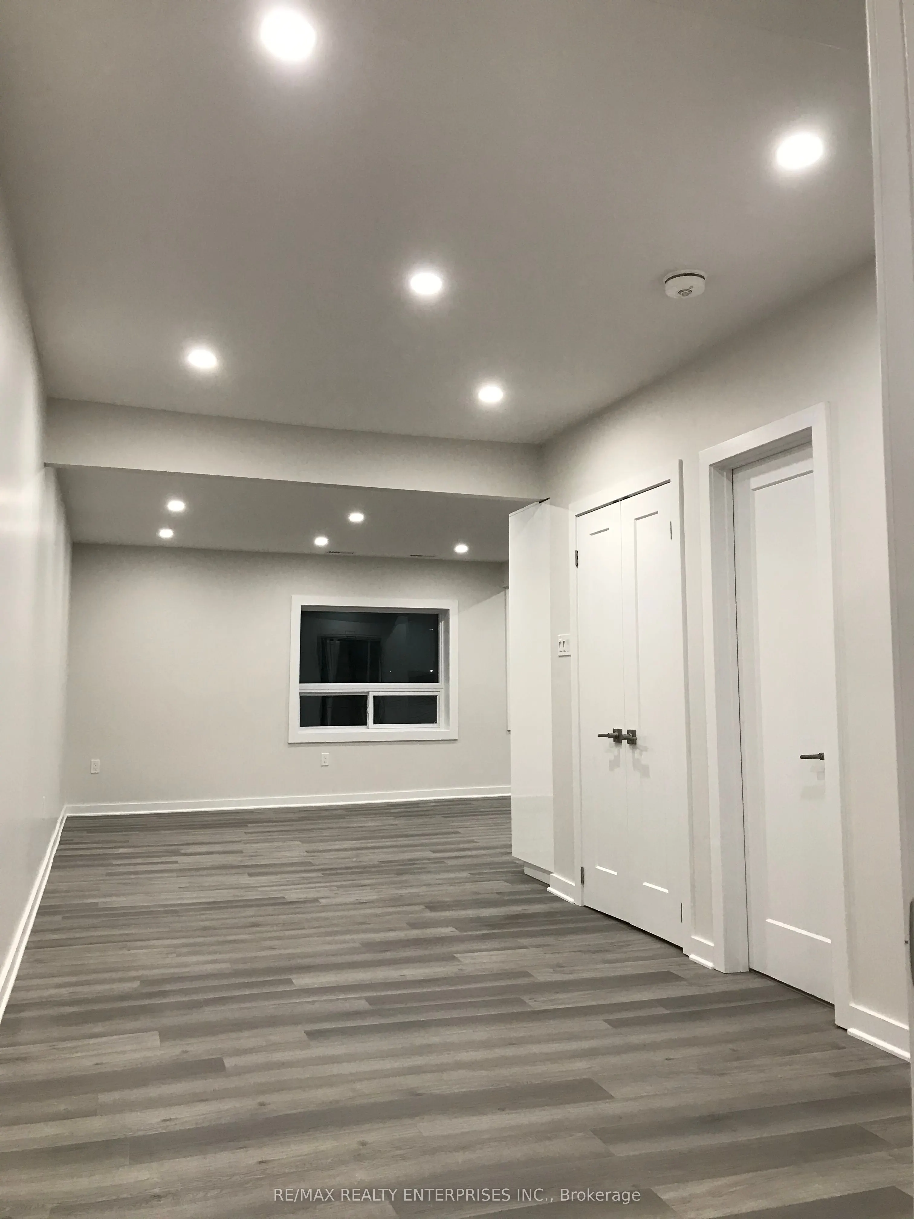 285 Lakeshore Road E, #2