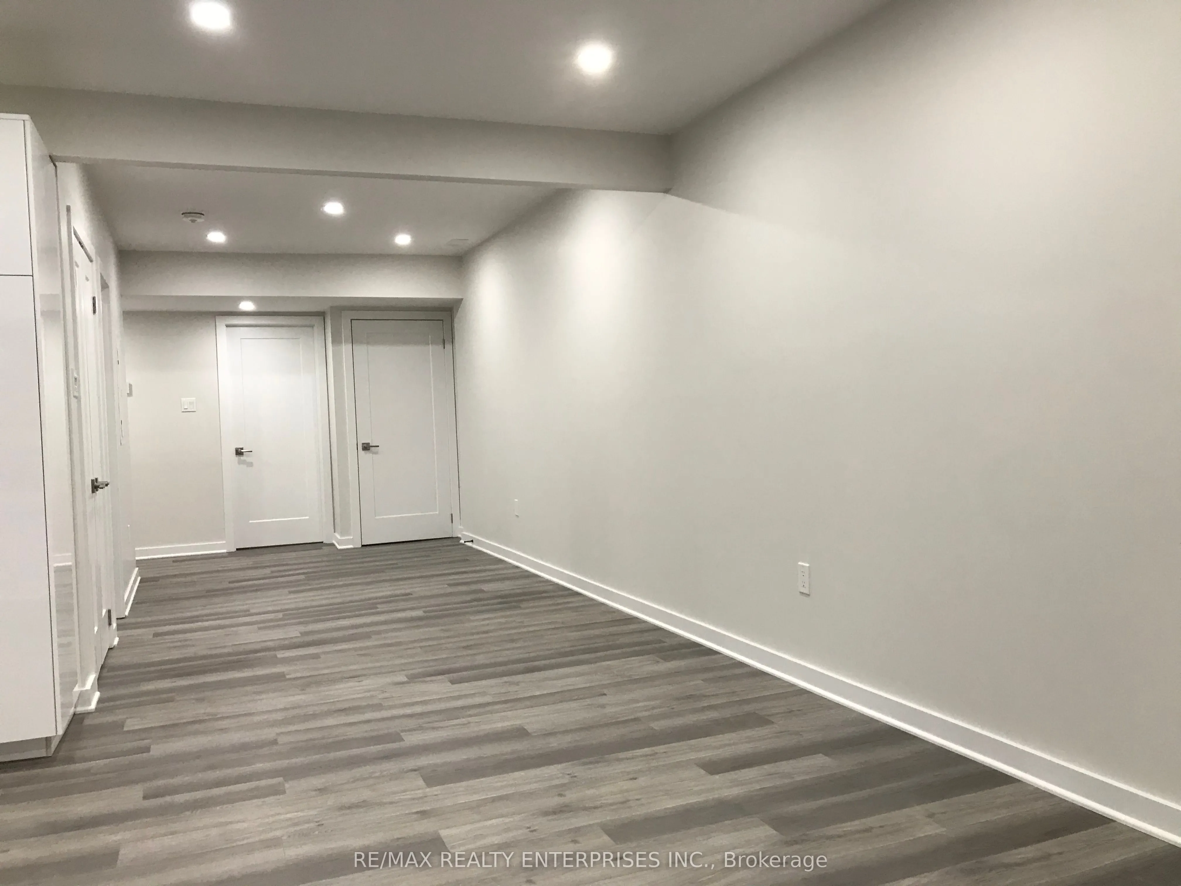 285 Lakeshore Road E, #2