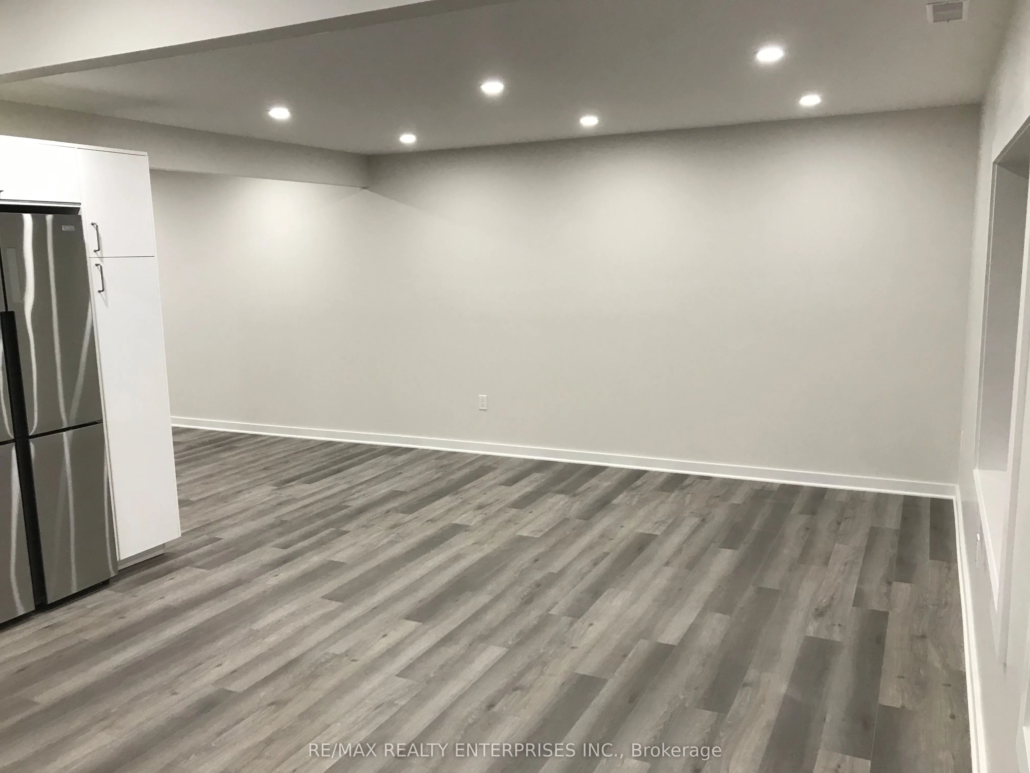 285 Lakeshore Road E, #2