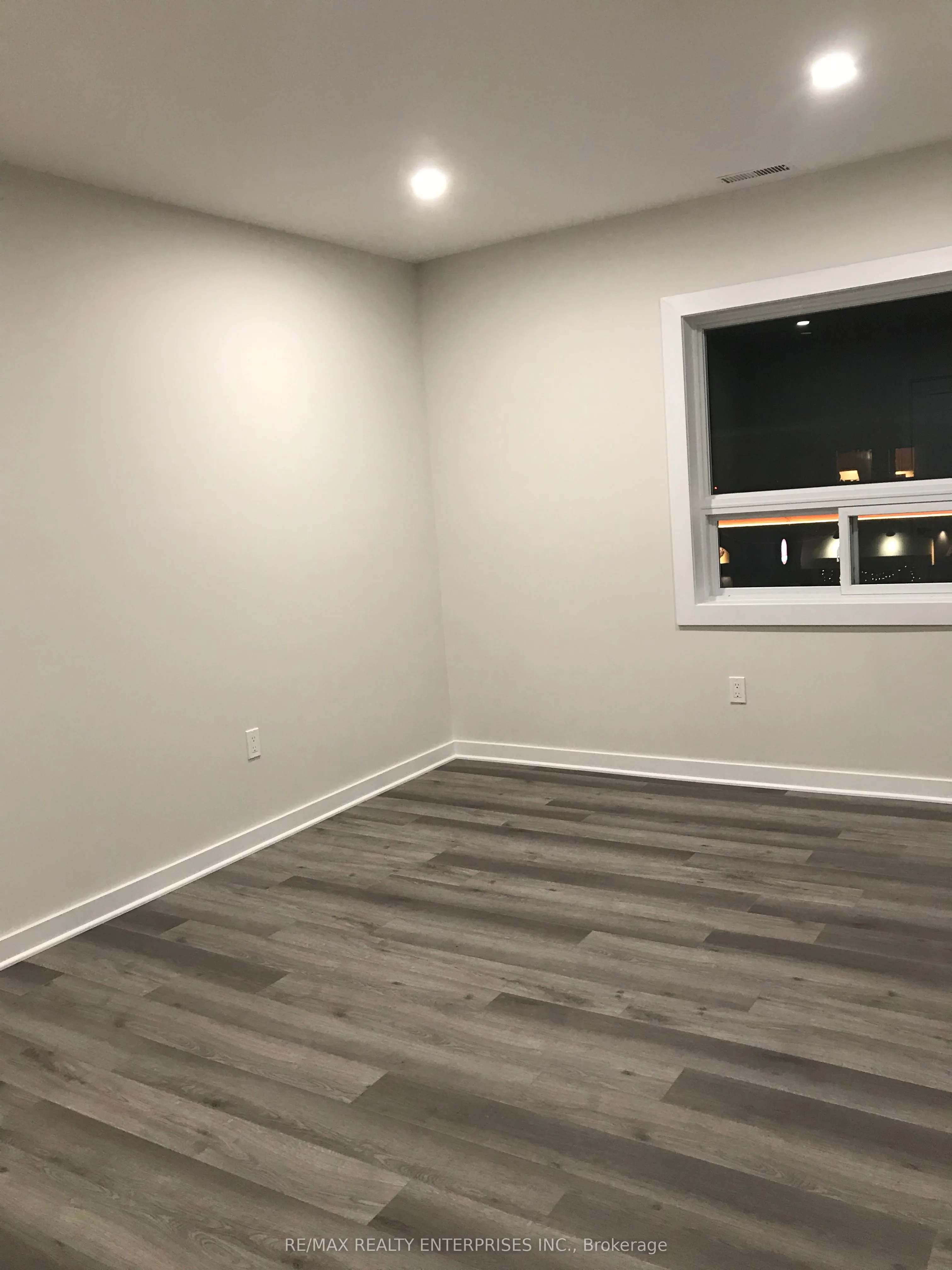 285 Lakeshore Road E, #2