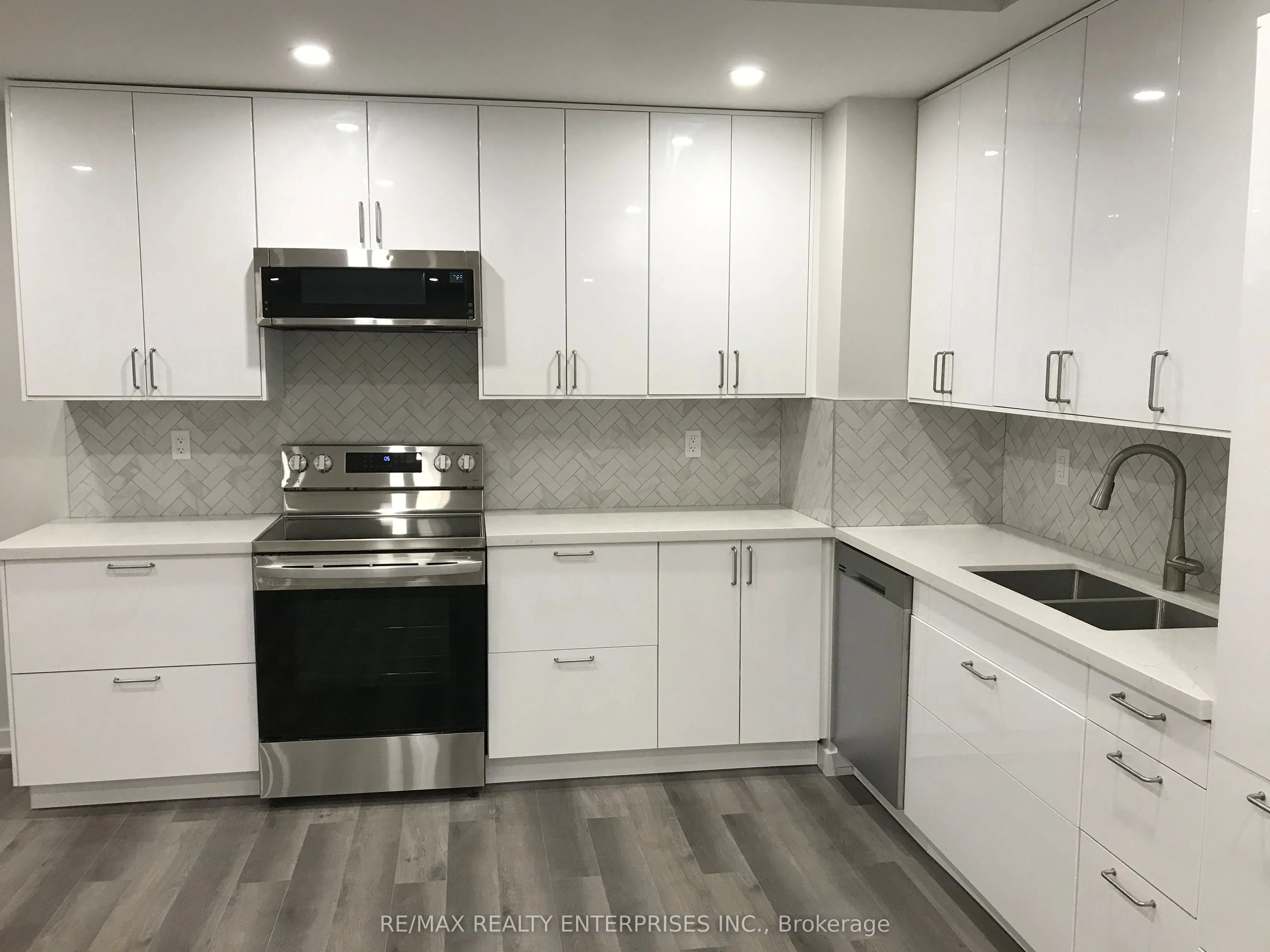 285 Lakeshore Road E, #2