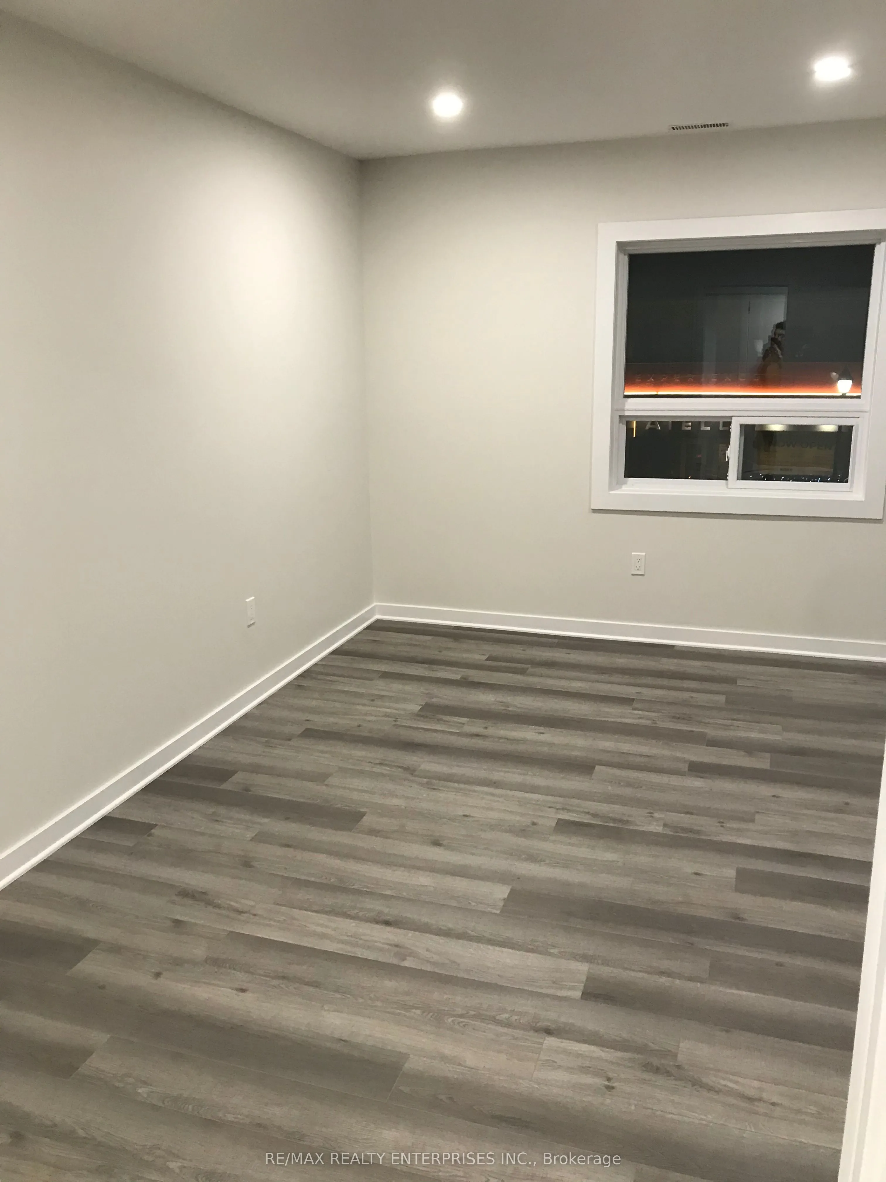285 Lakeshore Road E, #2