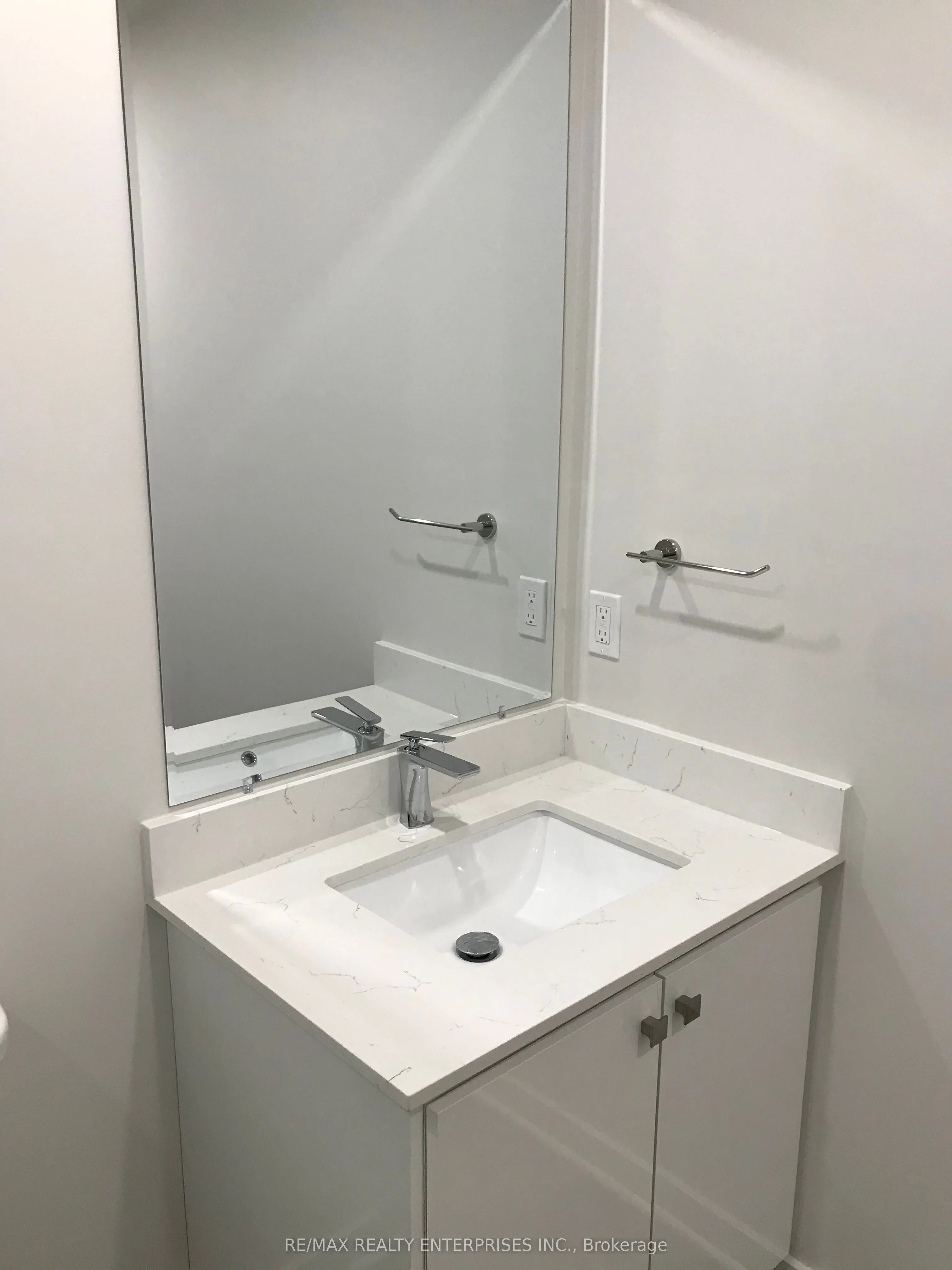 285 Lakeshore Road E, #2