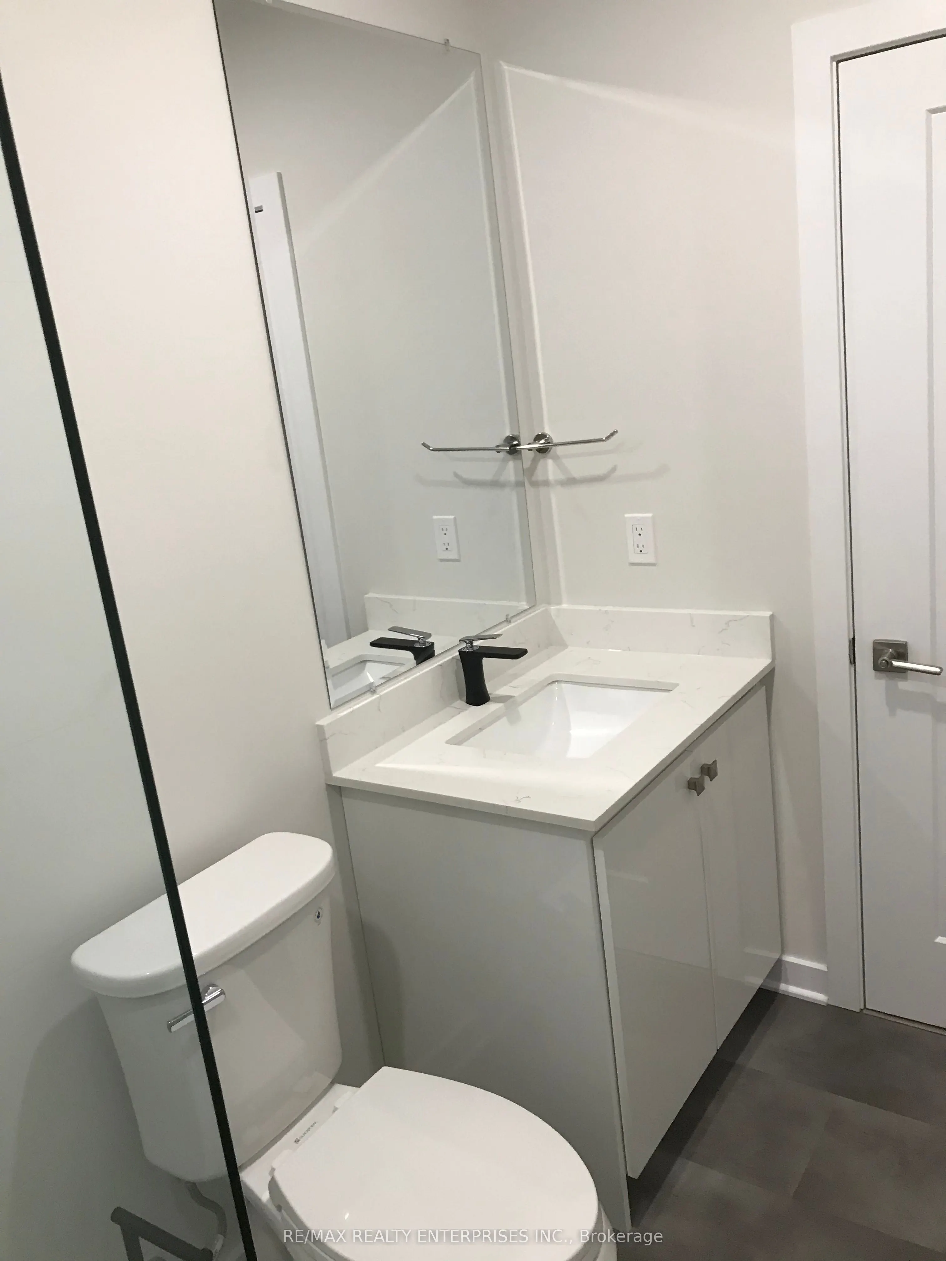 285 Lakeshore Road E, #2