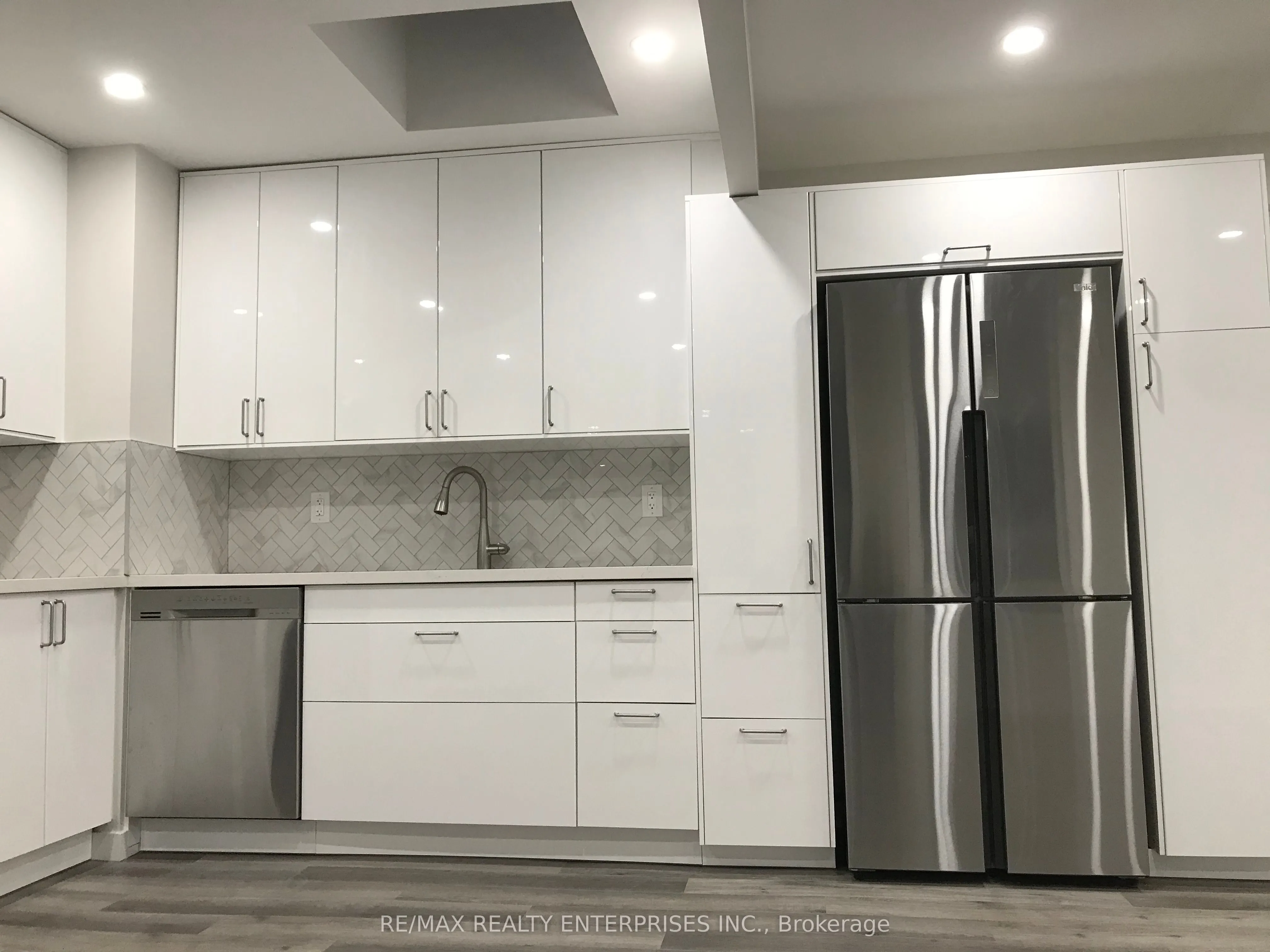 285 Lakeshore Road E, #2