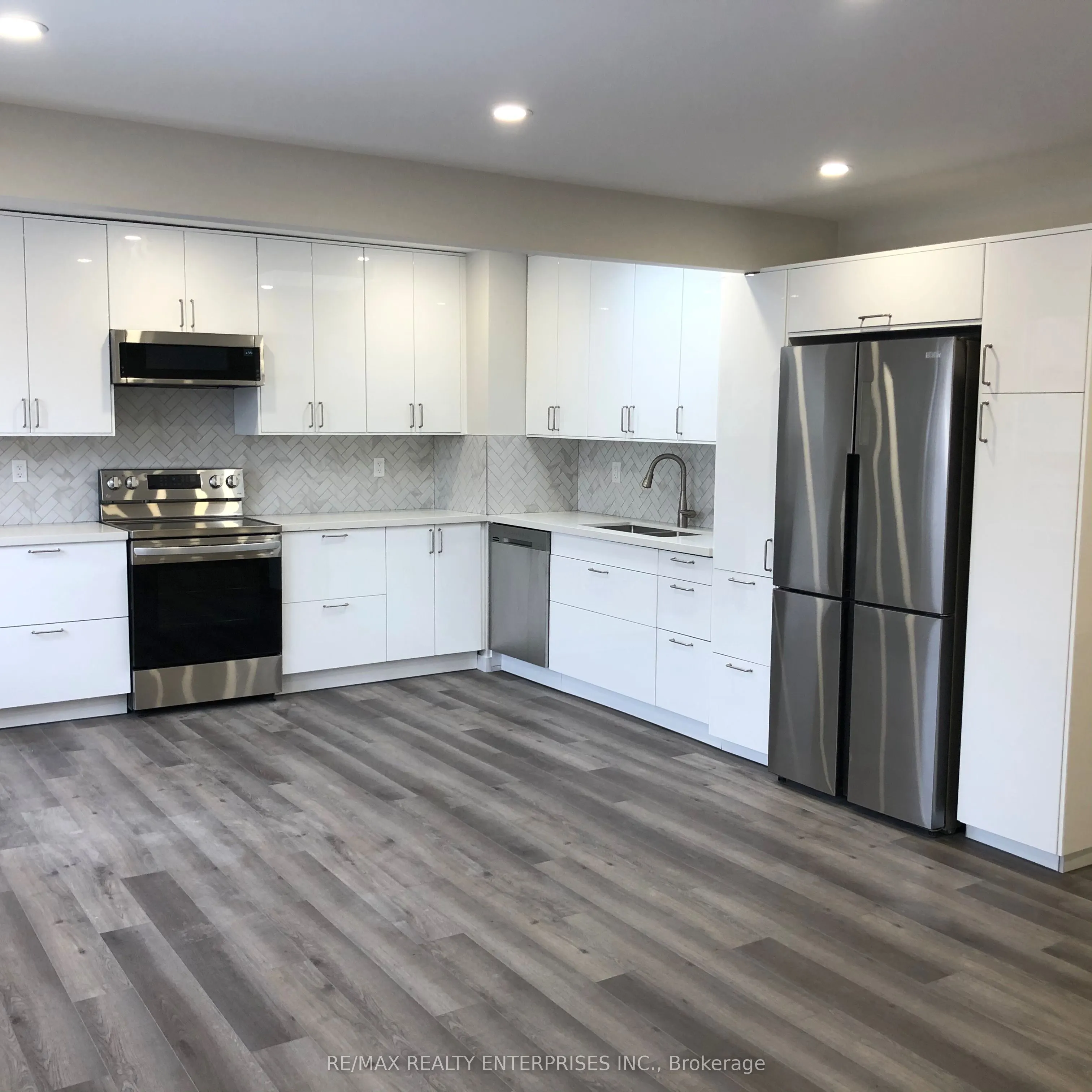 285 Lakeshore Road E, #2