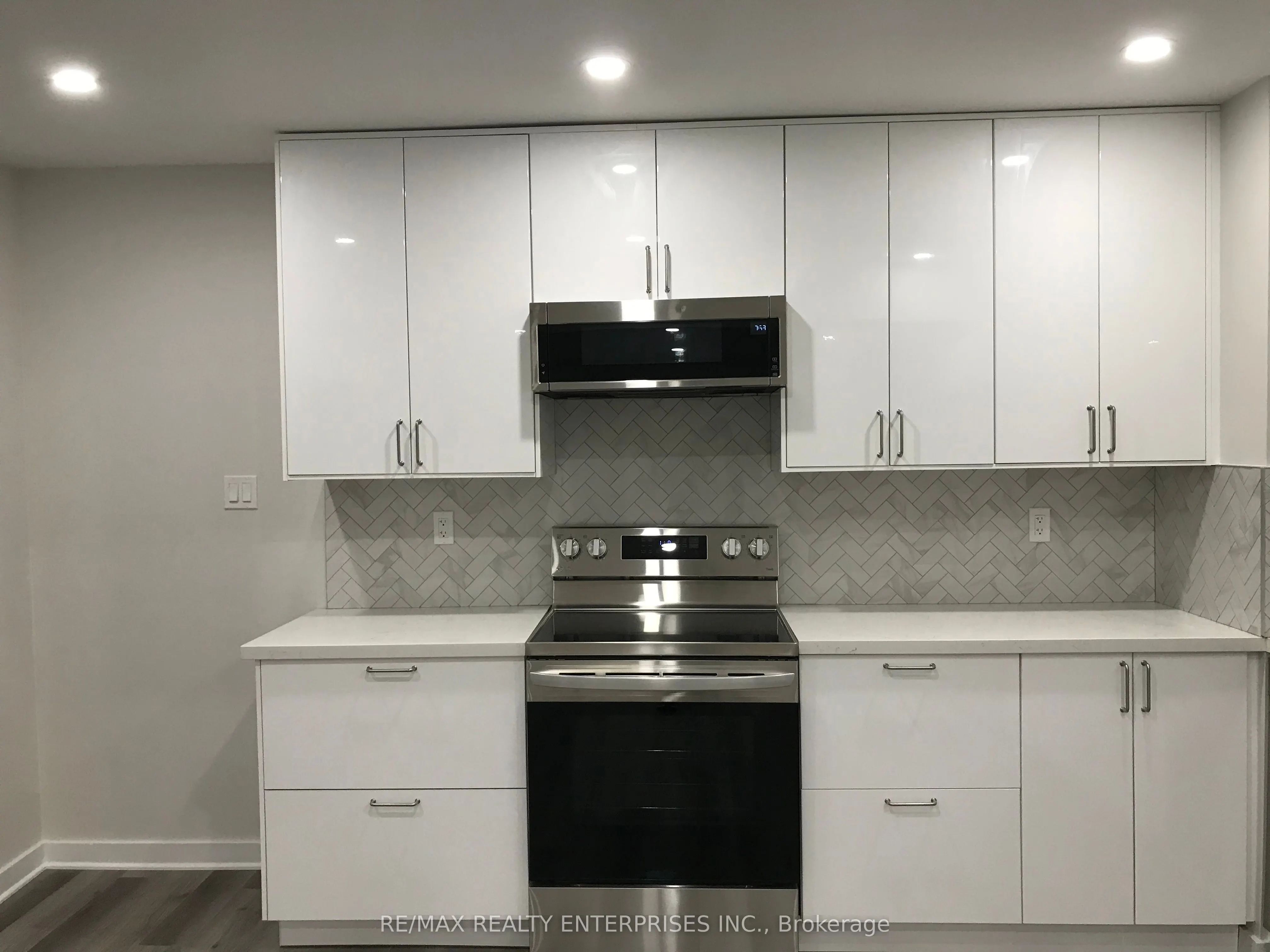 285 Lakeshore Road E, #2