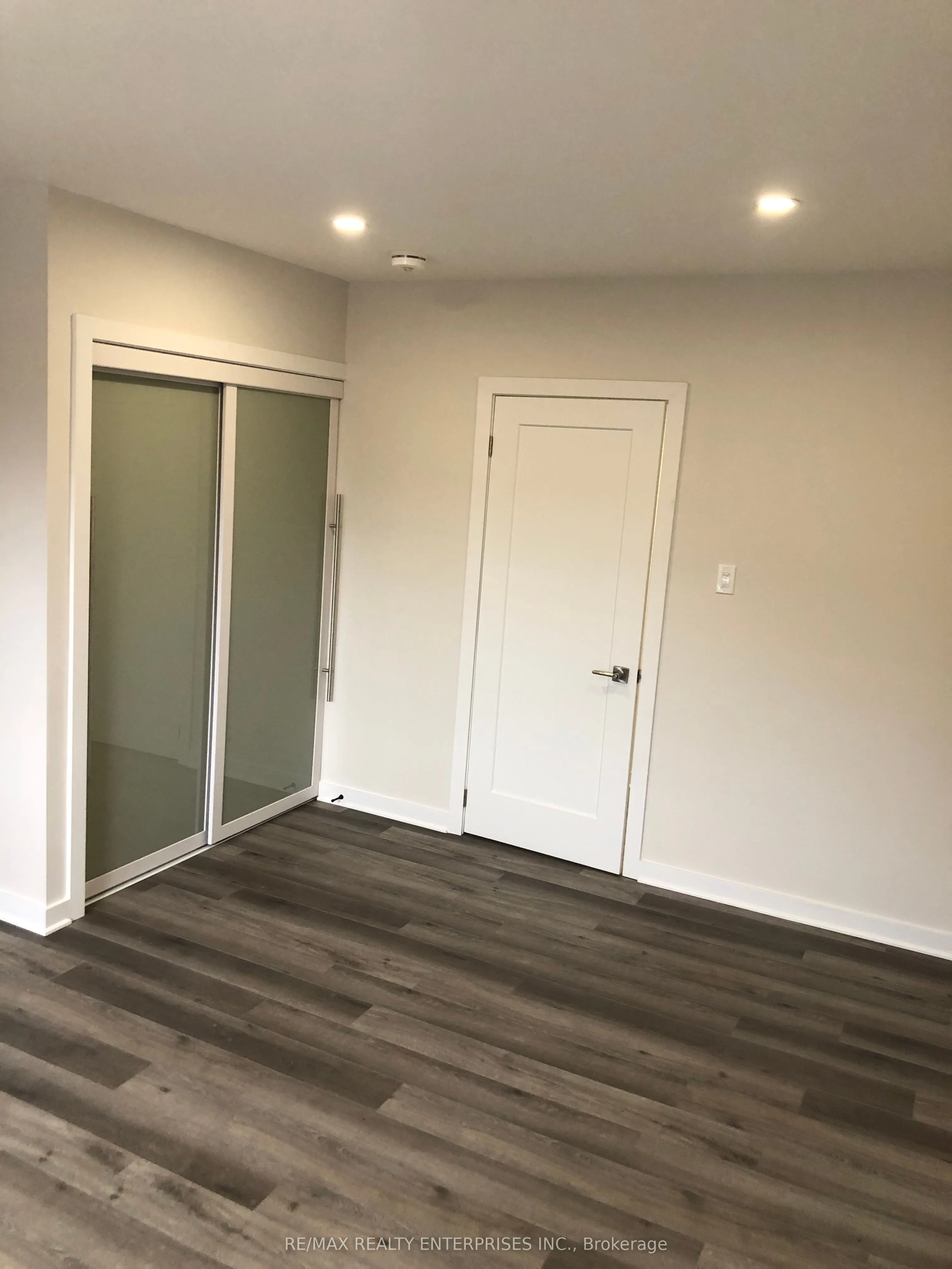 285 Lakeshore Road E, #2