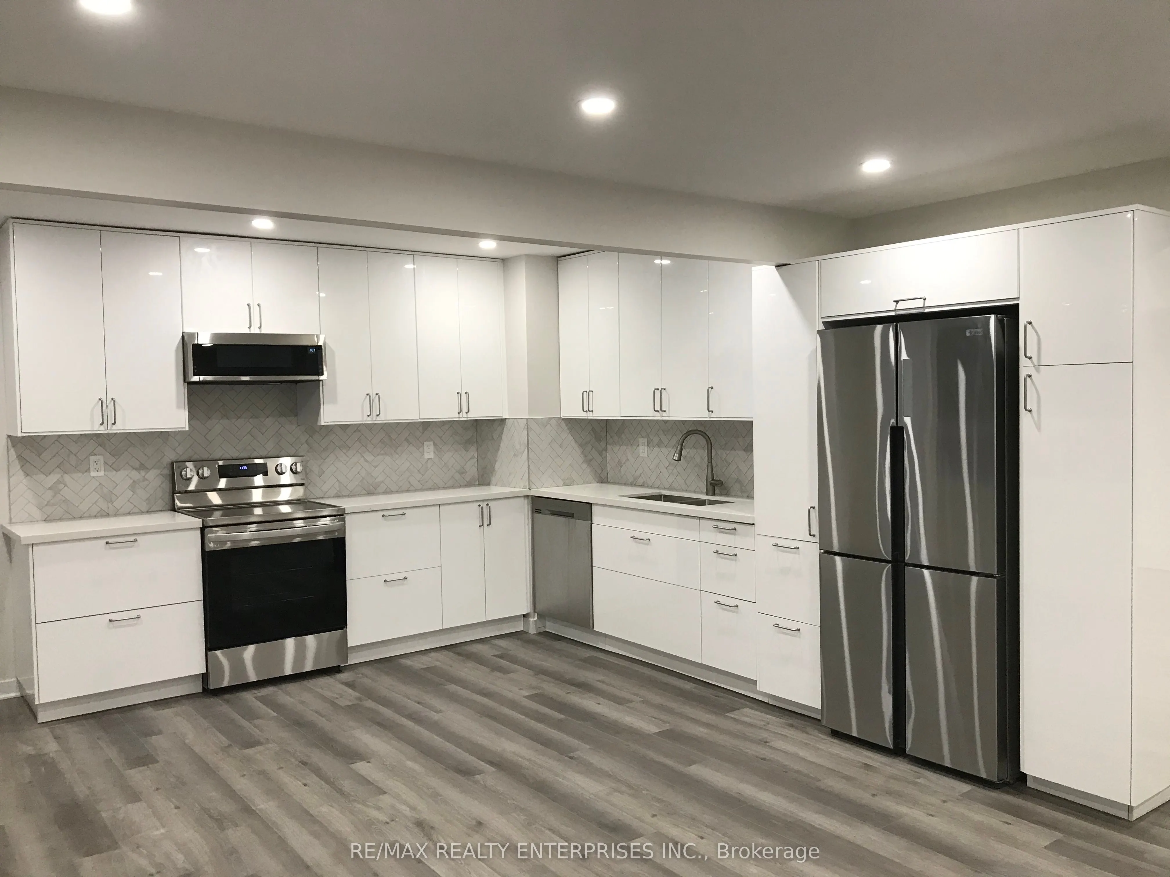 285 Lakeshore Road E, #2