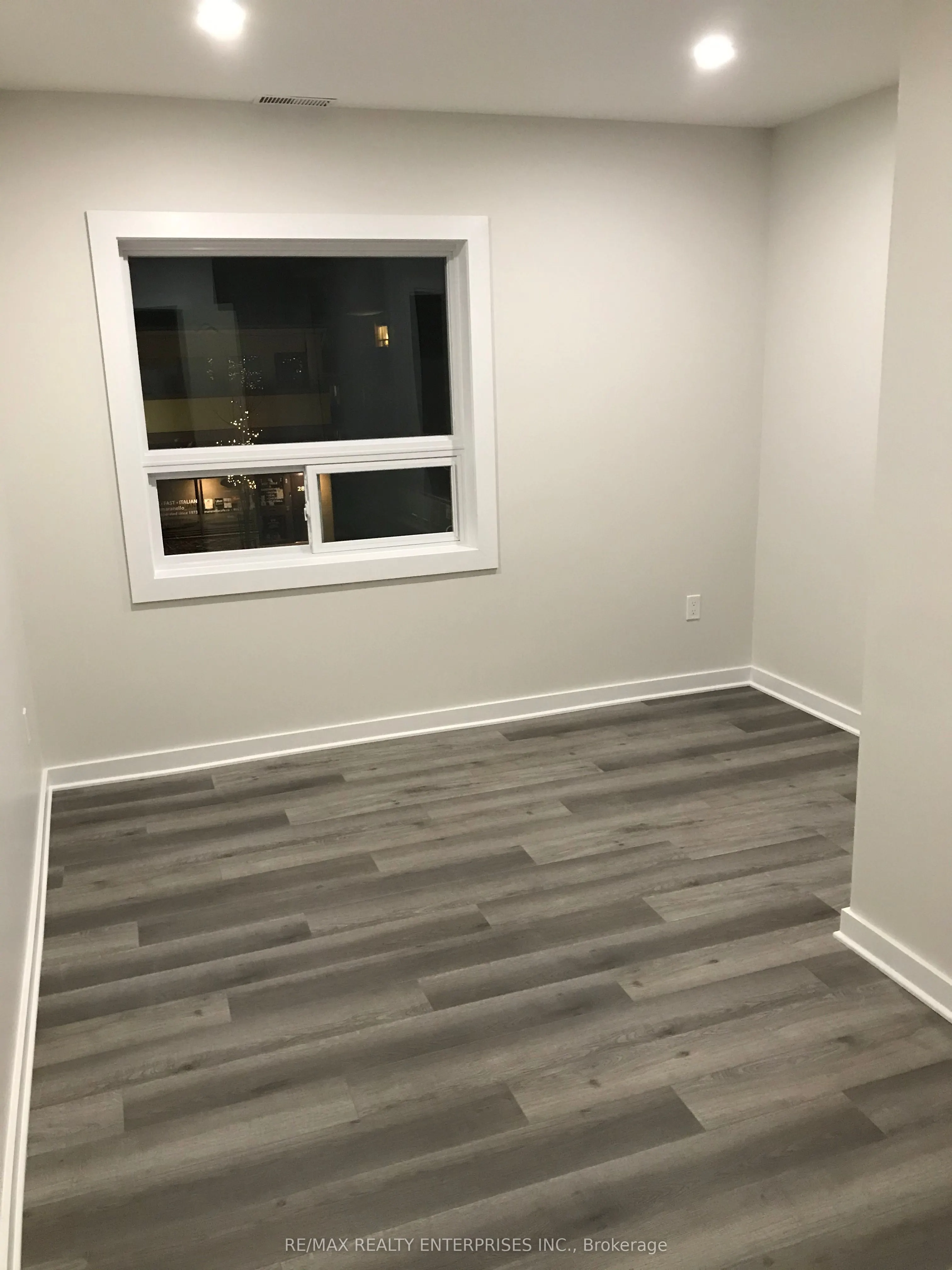285 Lakeshore Road E, #2