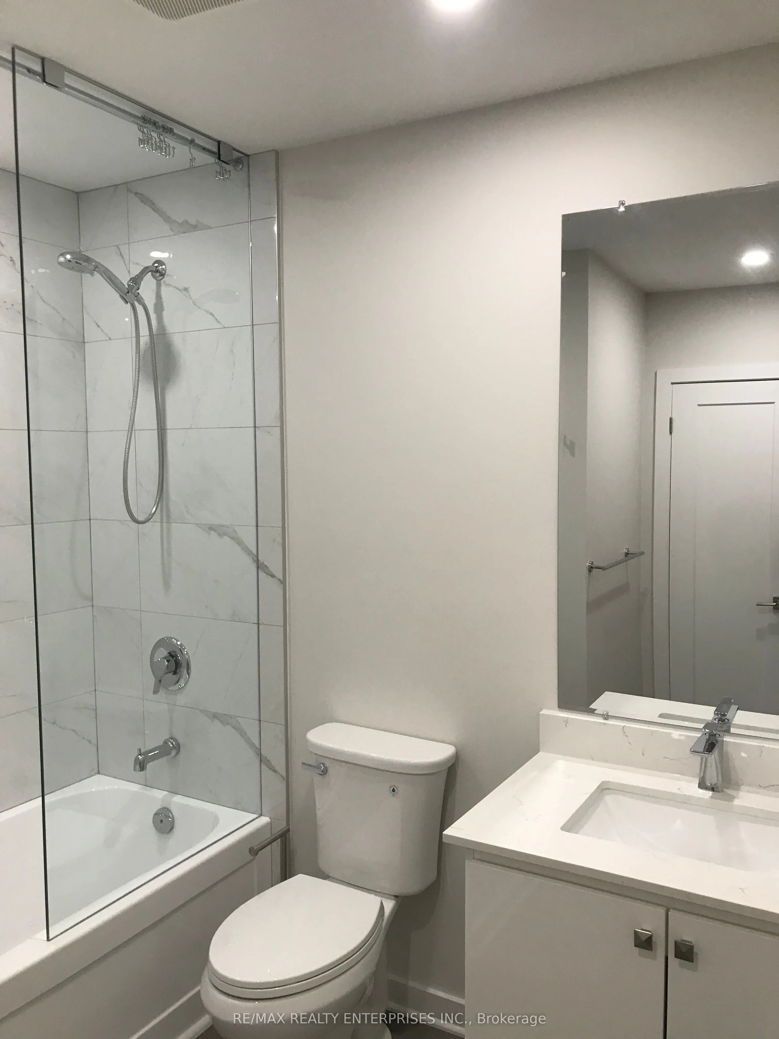 285 Lakeshore Road E, #2