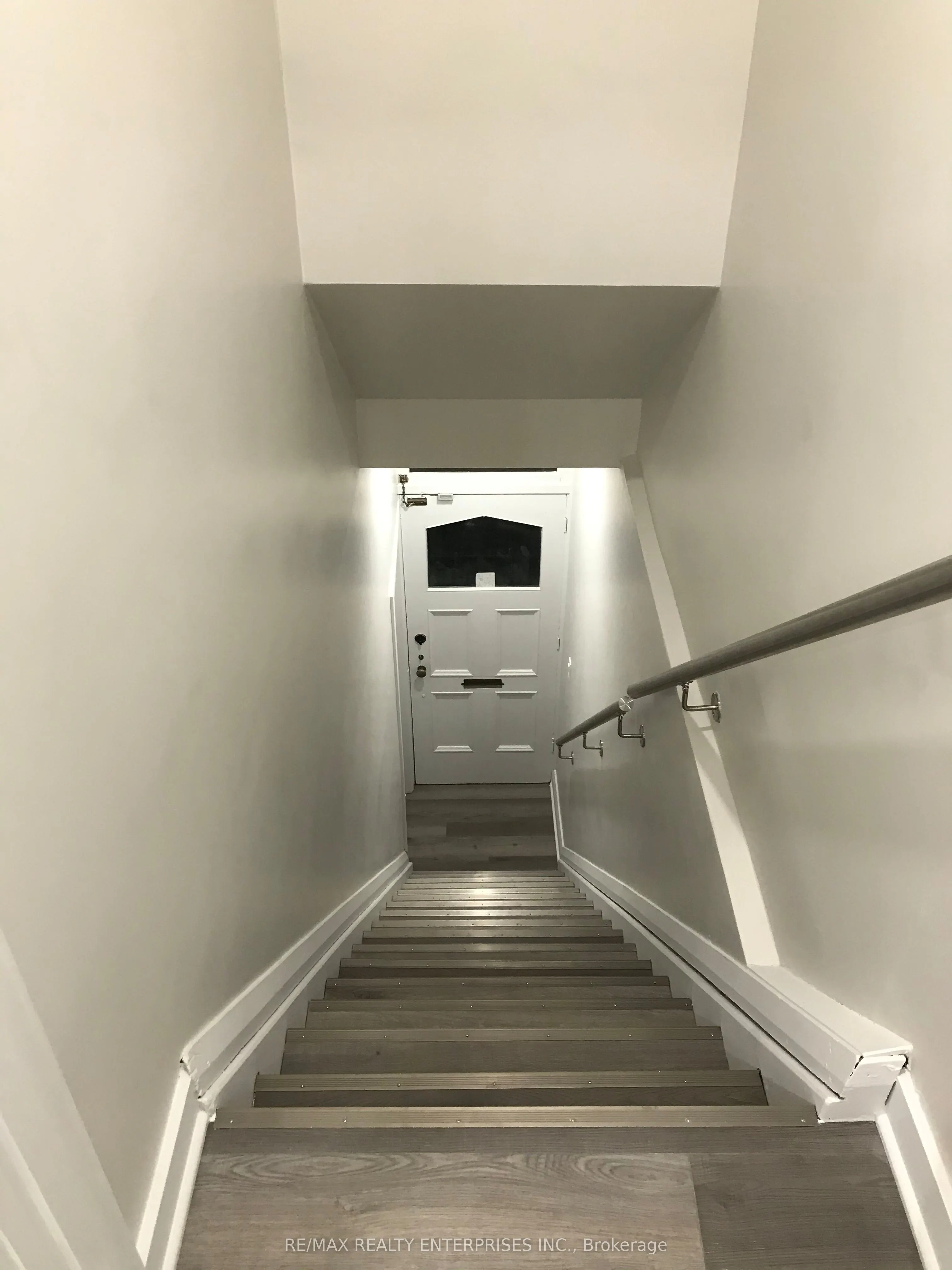 285 Lakeshore Road E, #2