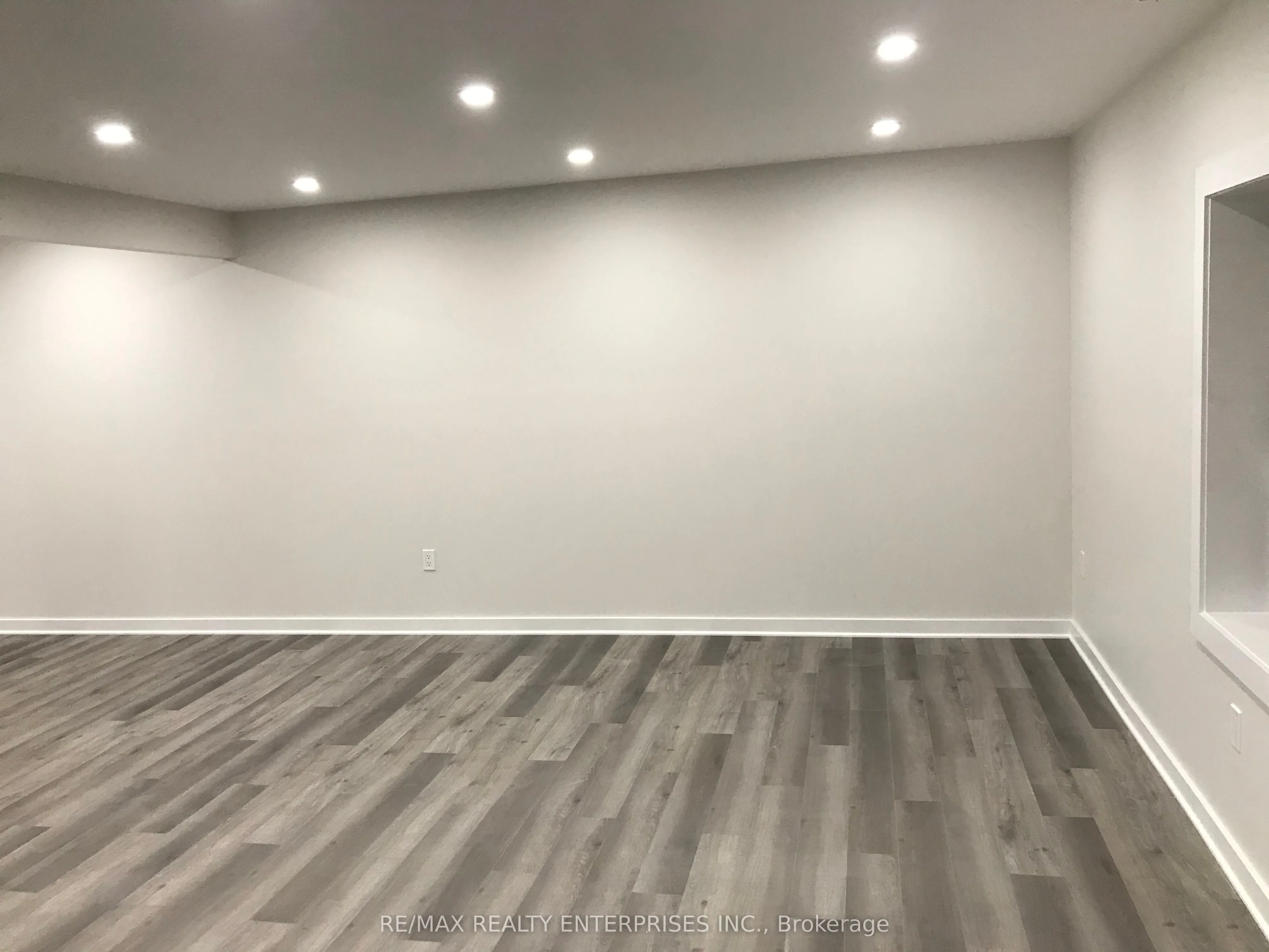 285 Lakeshore Road E, #2