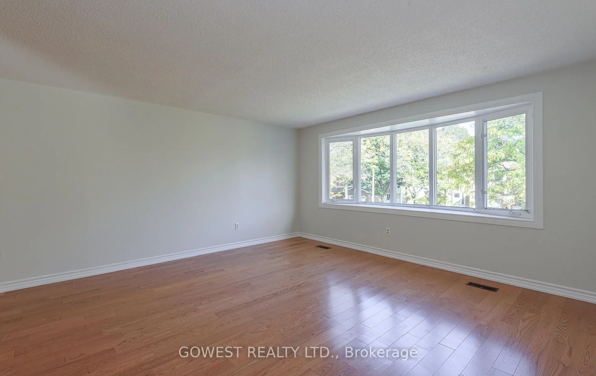 6 Elderbank Court