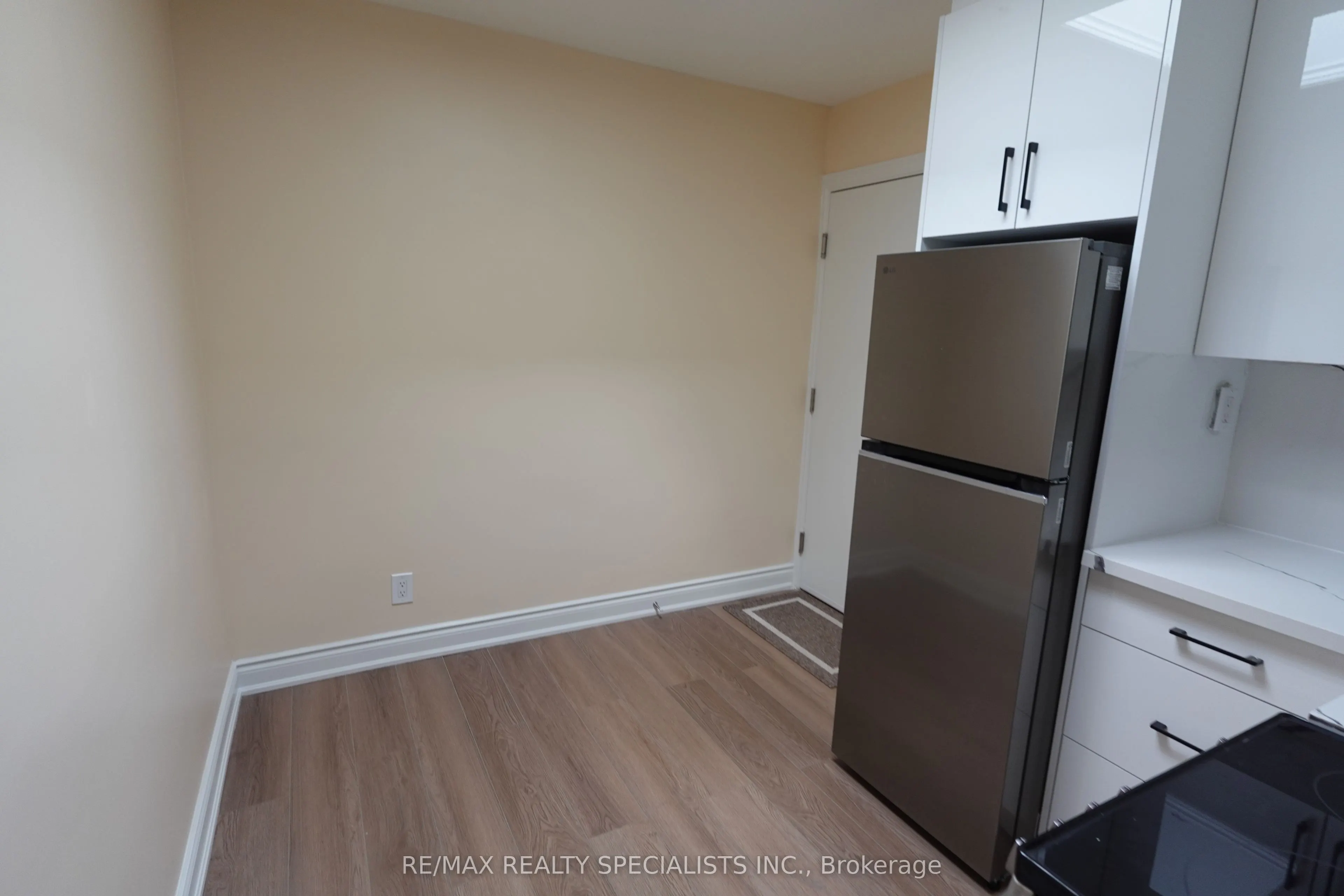 3136 Lake Shore Boulevard W, #2