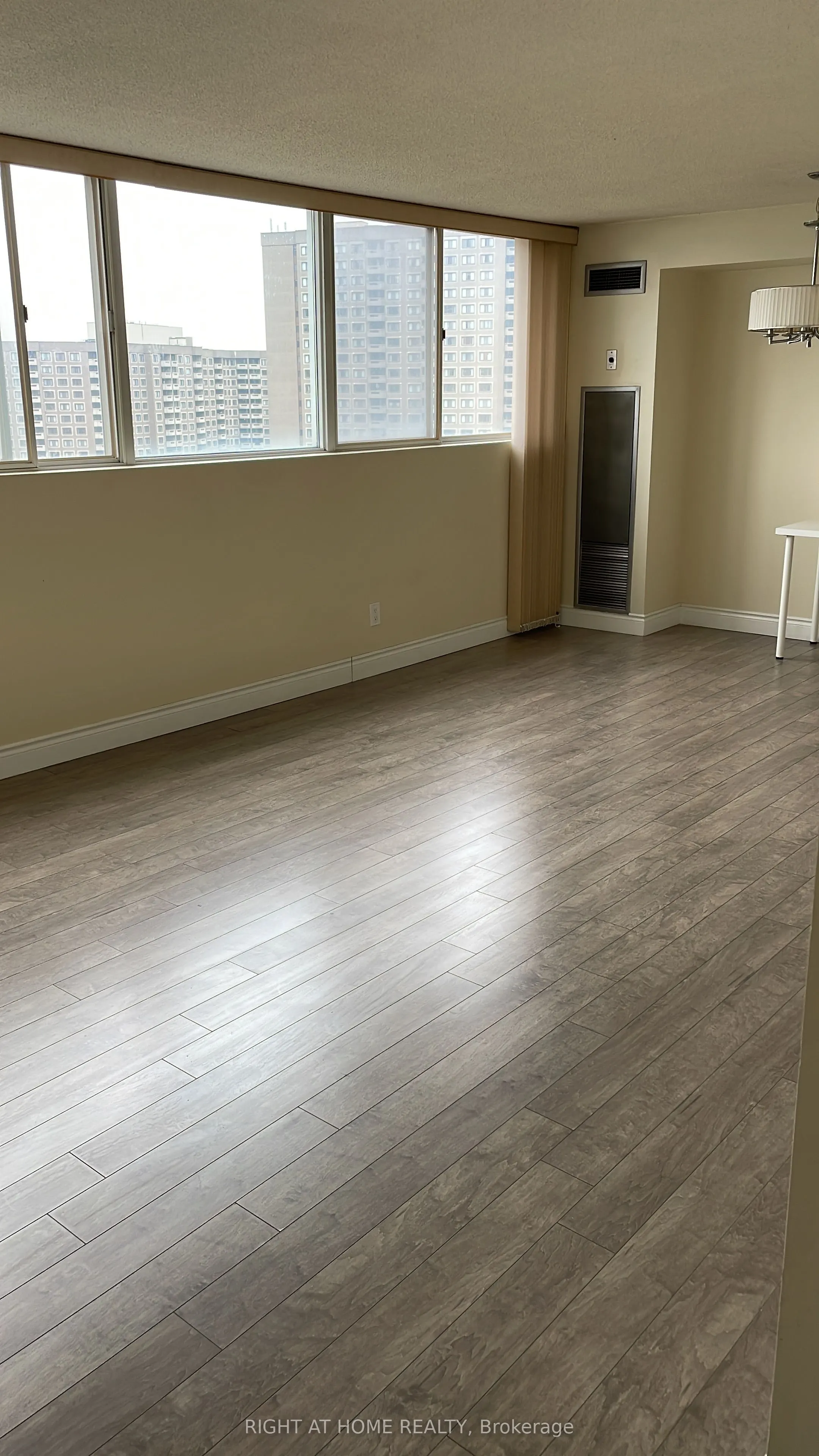 3700 Kaneff Crescent, #1003