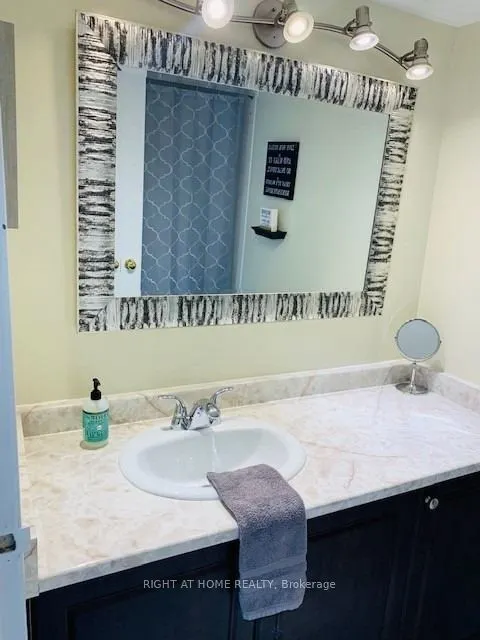 3700 Kaneff Crescent, #1003