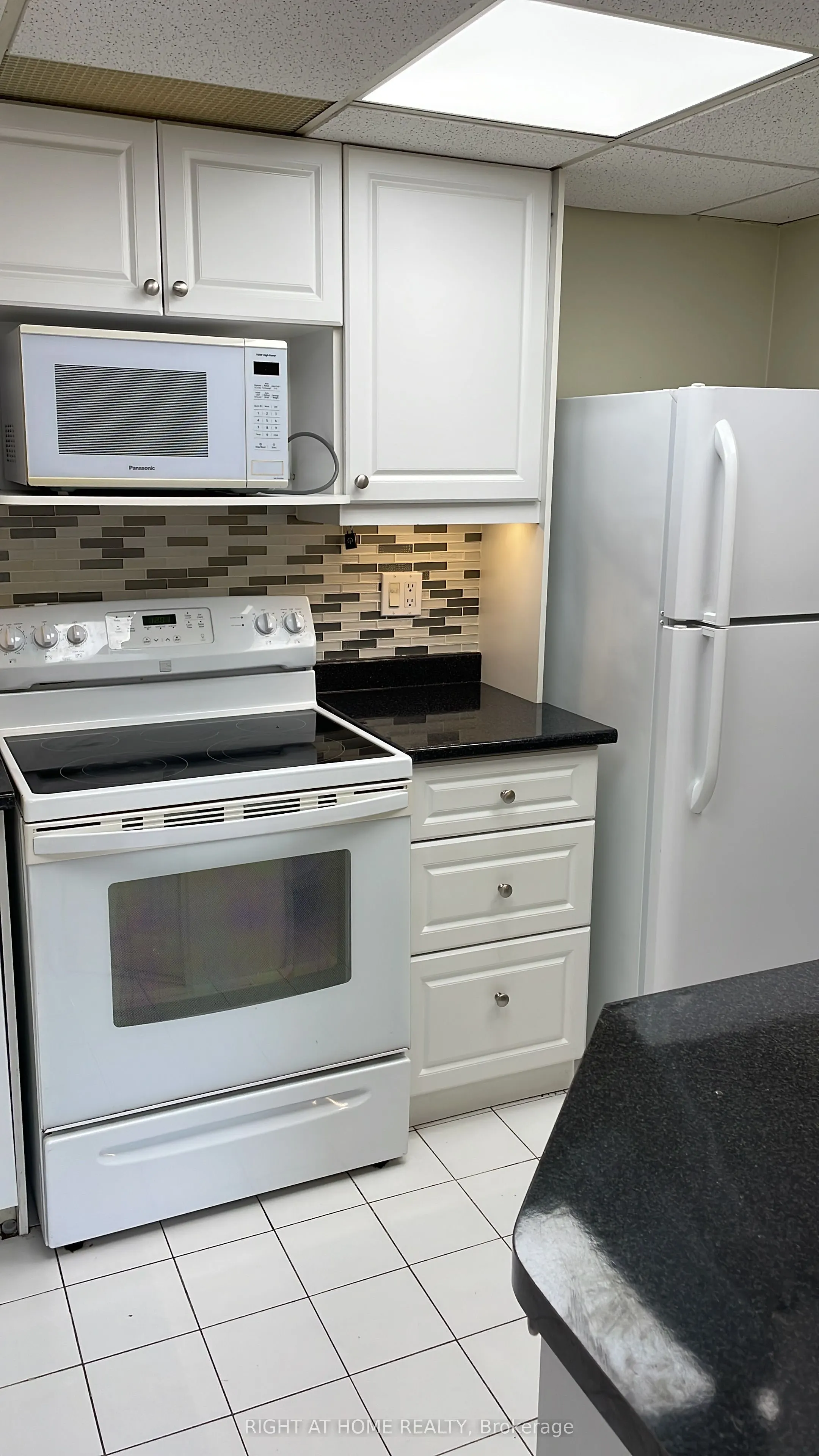 3700 Kaneff Crescent, #1003