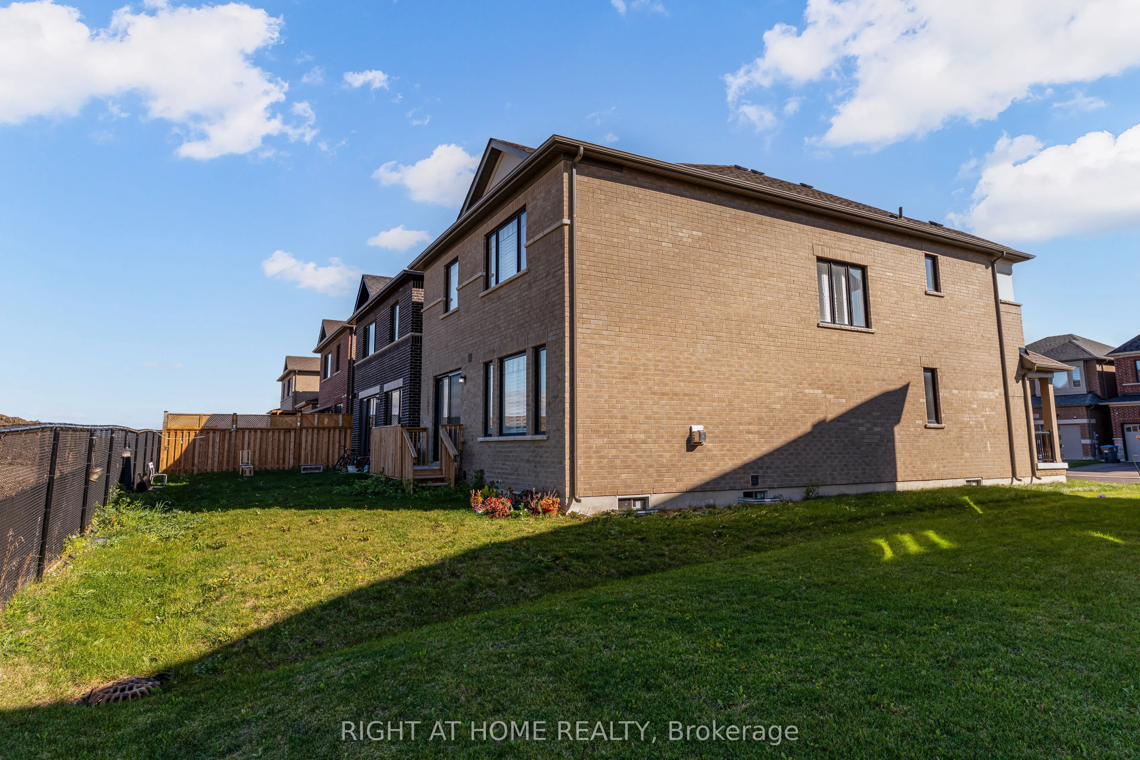 14 Moorhart Crescent