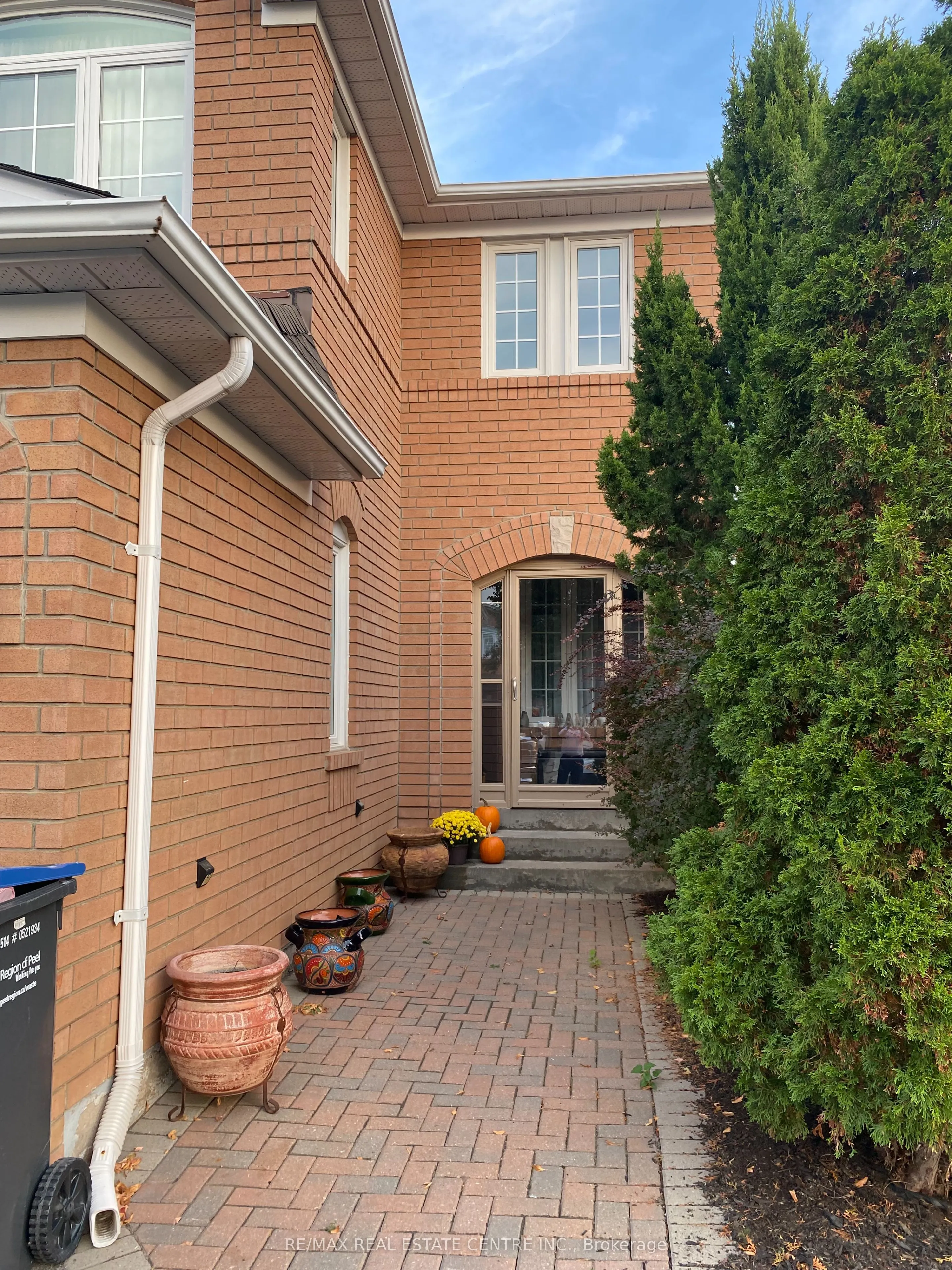 39 Fiddleneck Crescent