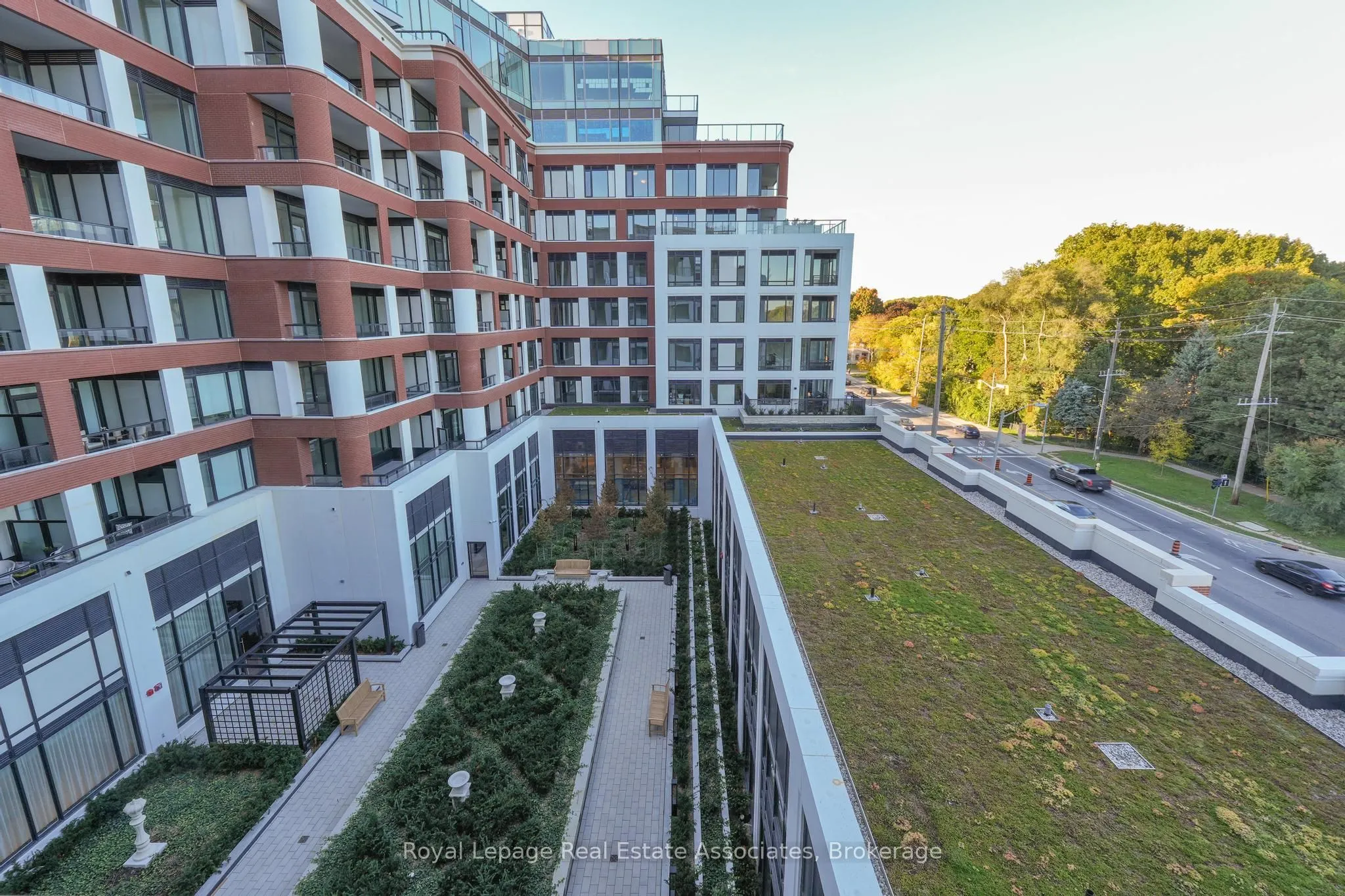 259 The Kingsway, #404