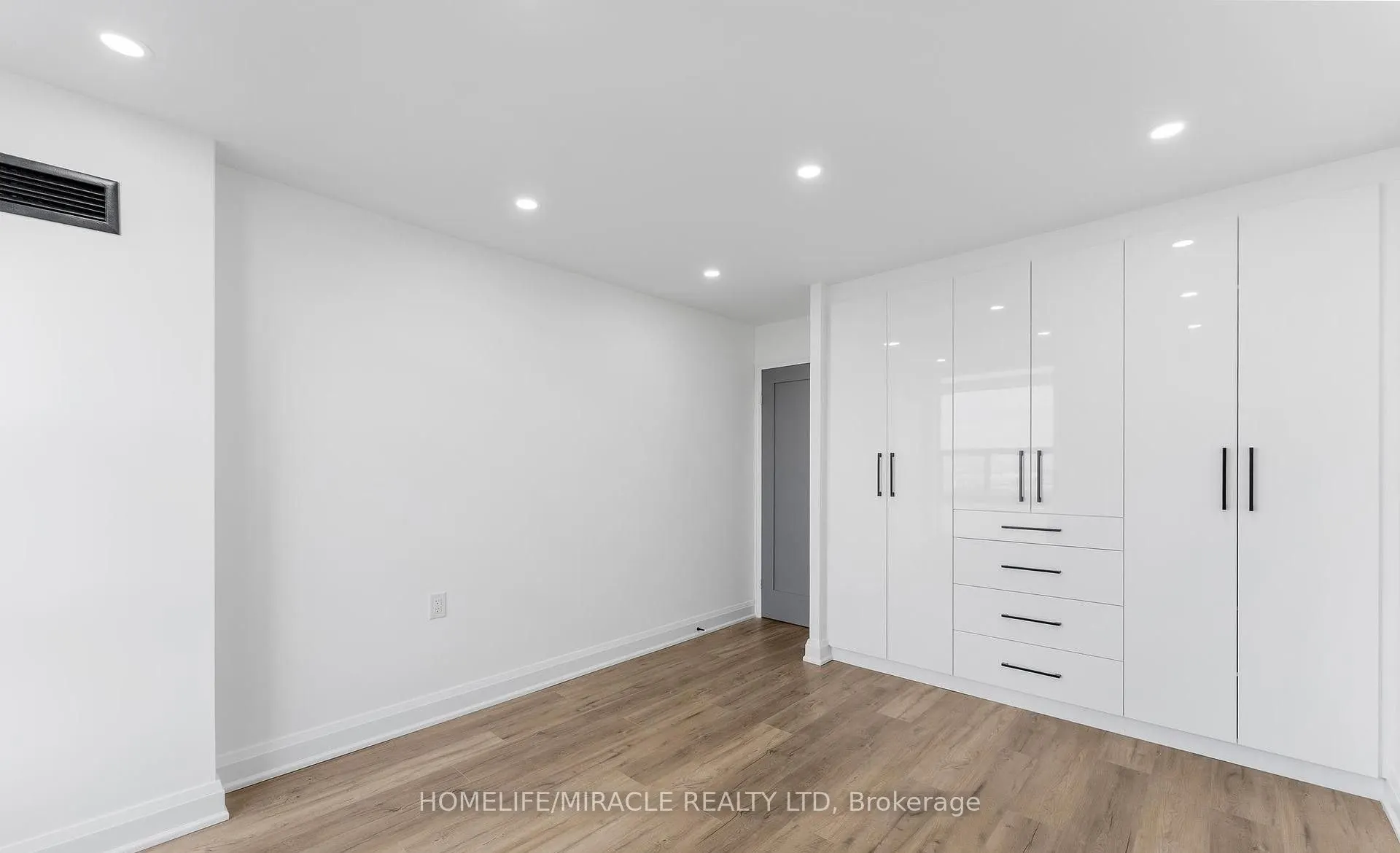 18 Knightsbridge Road, #2605