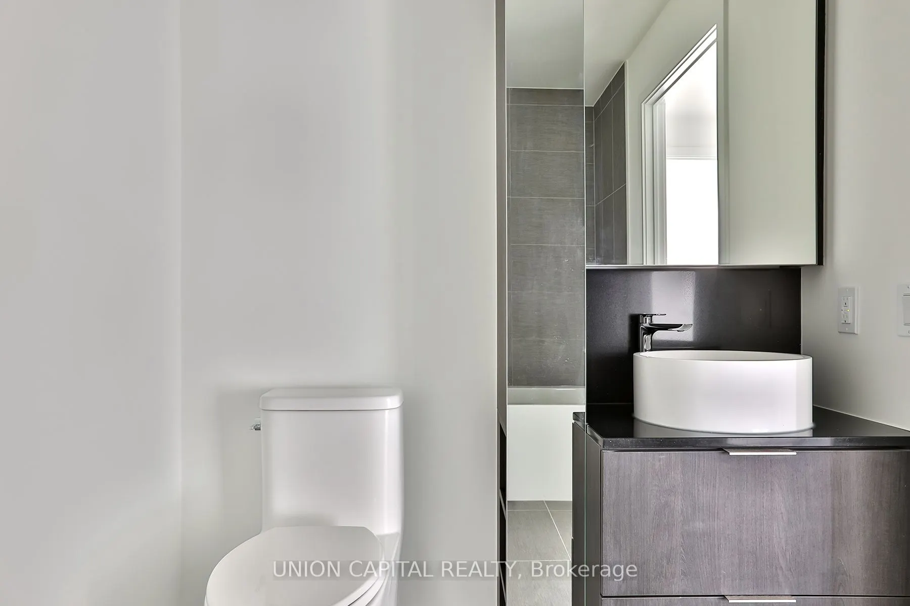 28 Ann Street, #1002