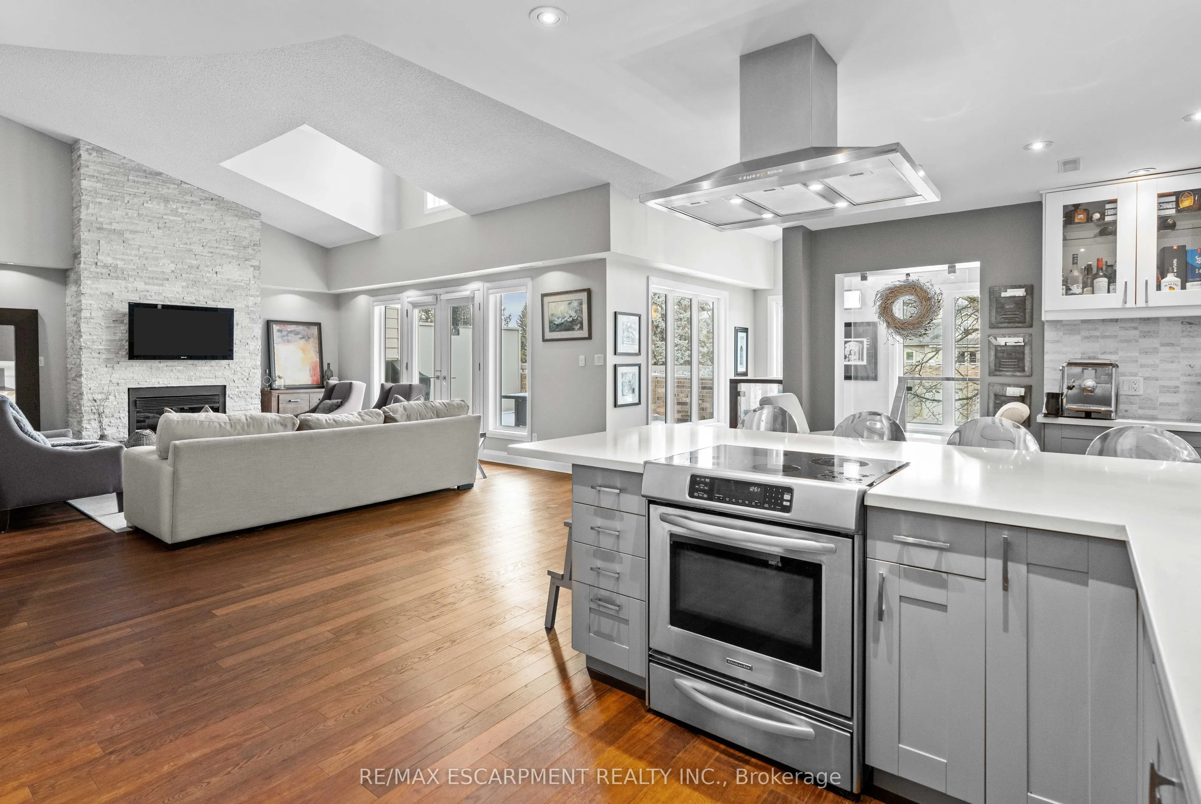 3230 New Street, #3