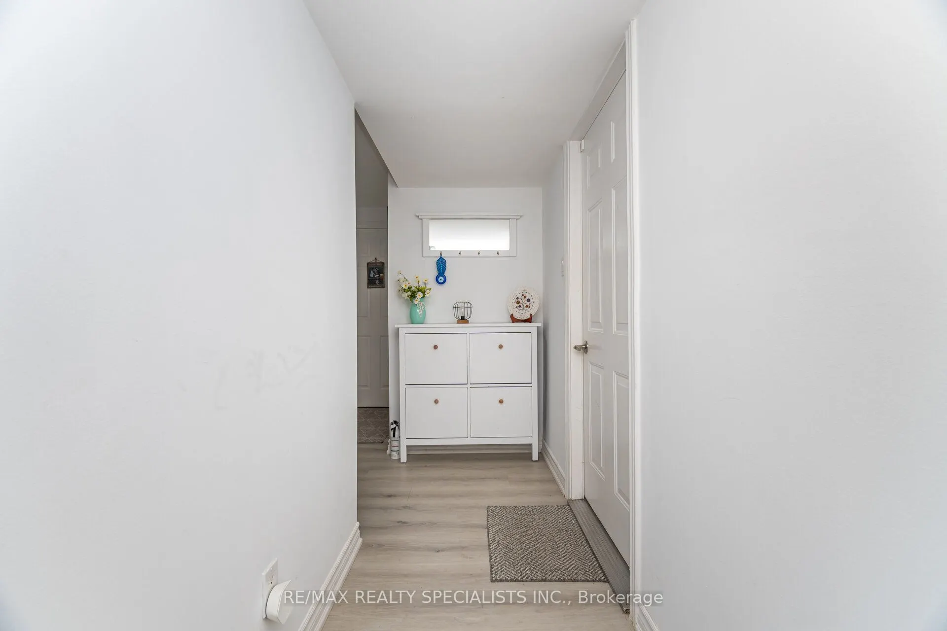 1463 Credit Woodlands Court