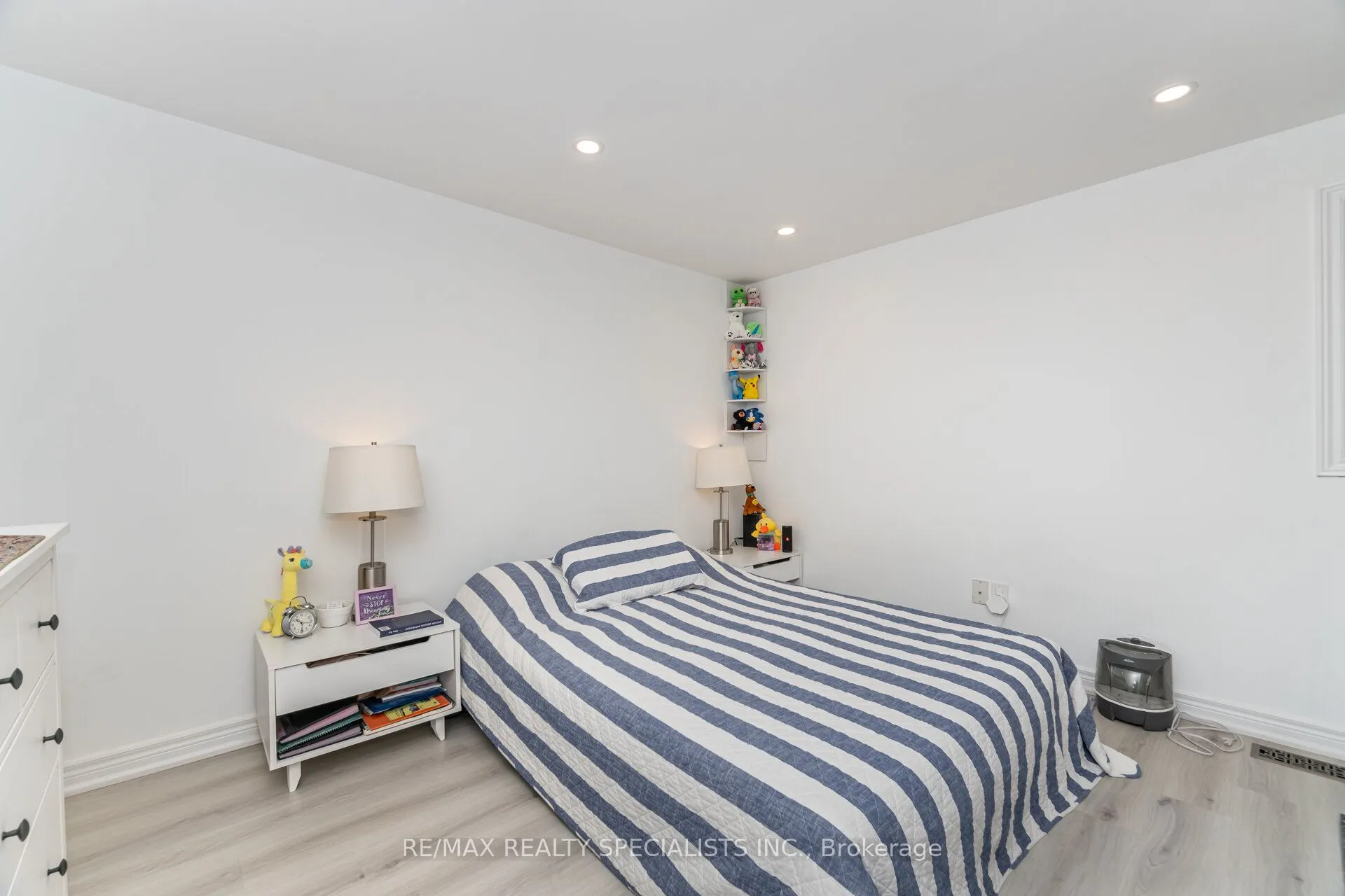 1463 Credit Woodlands Court