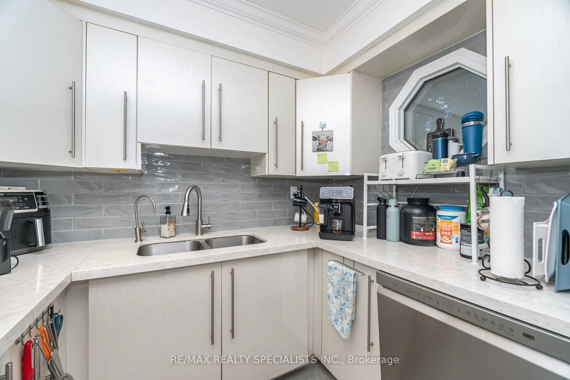 1463 Credit Woodlands Court
