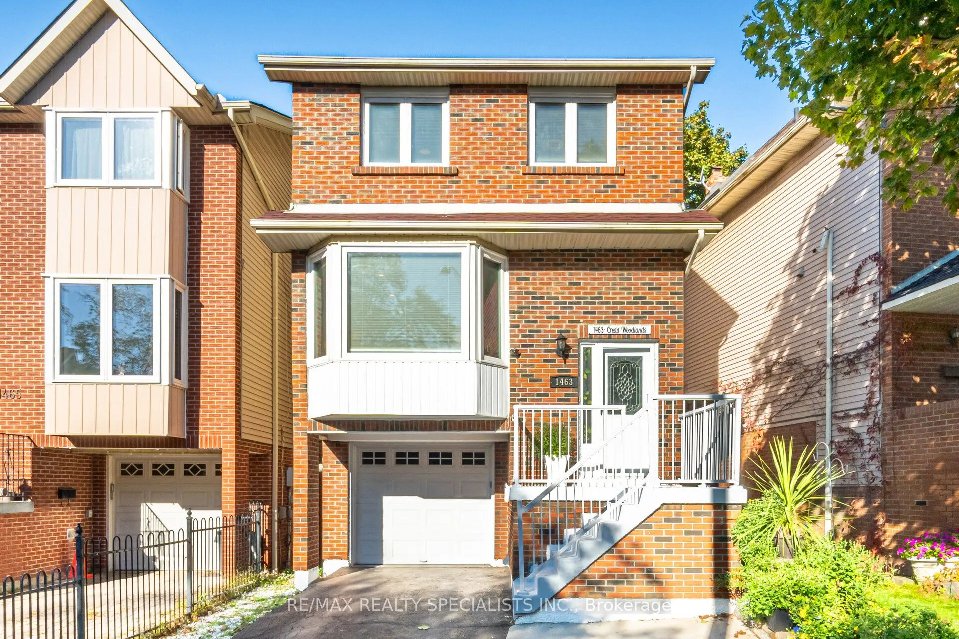 1463 Credit Woodlands Court