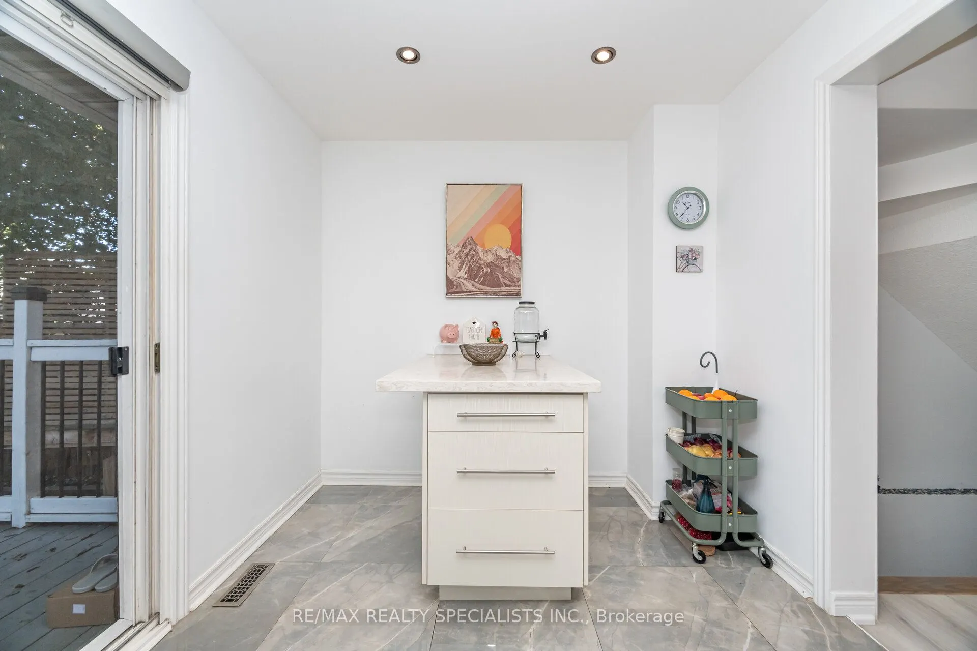 1463 Credit Woodlands Court