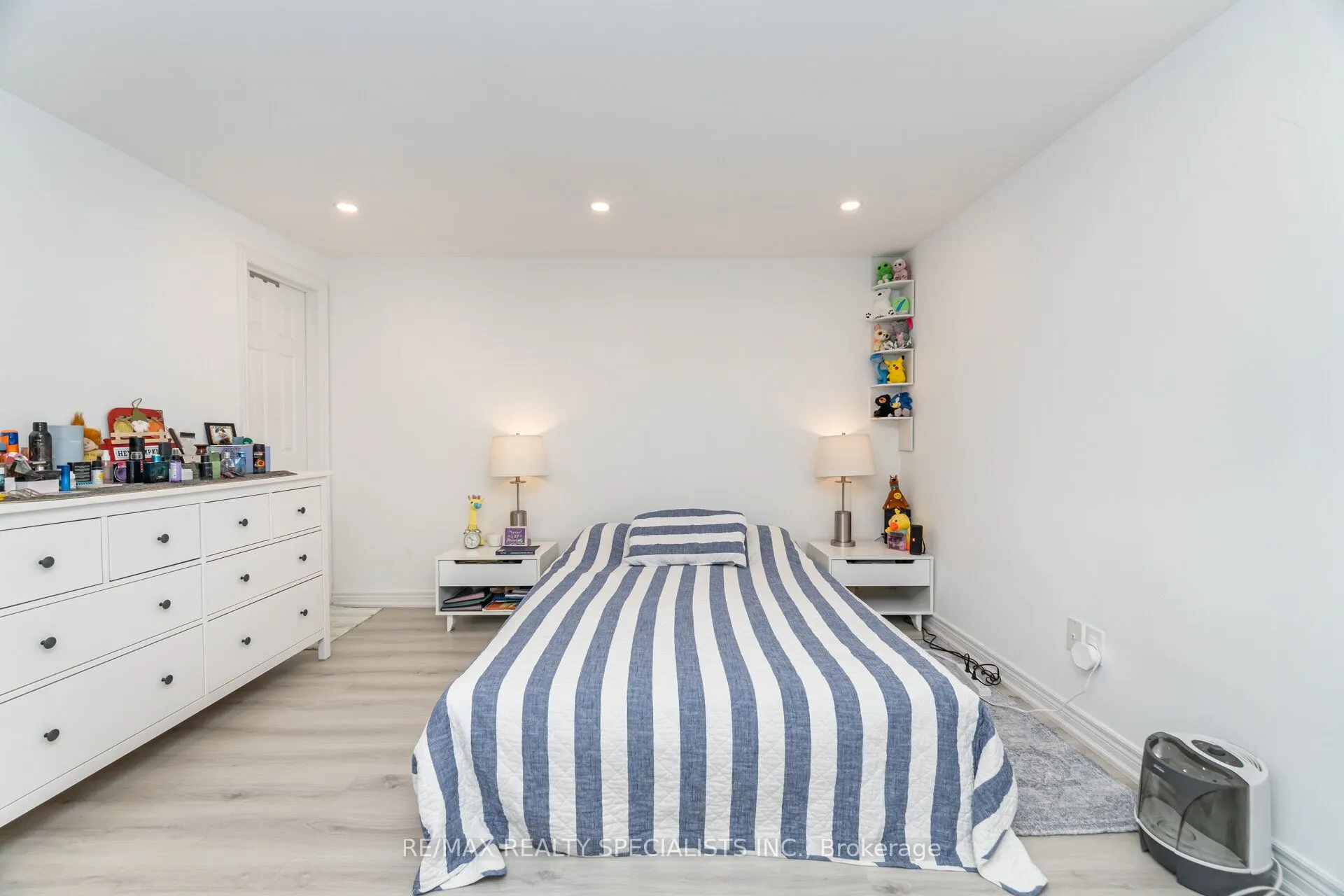 1463 Credit Woodlands Court