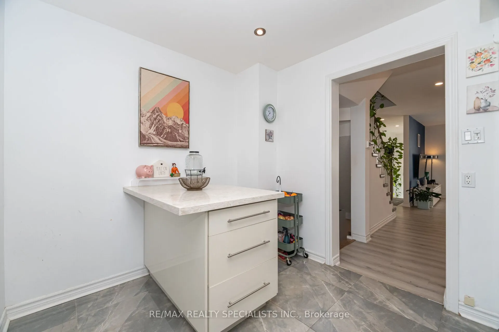 1463 Credit Woodlands Court