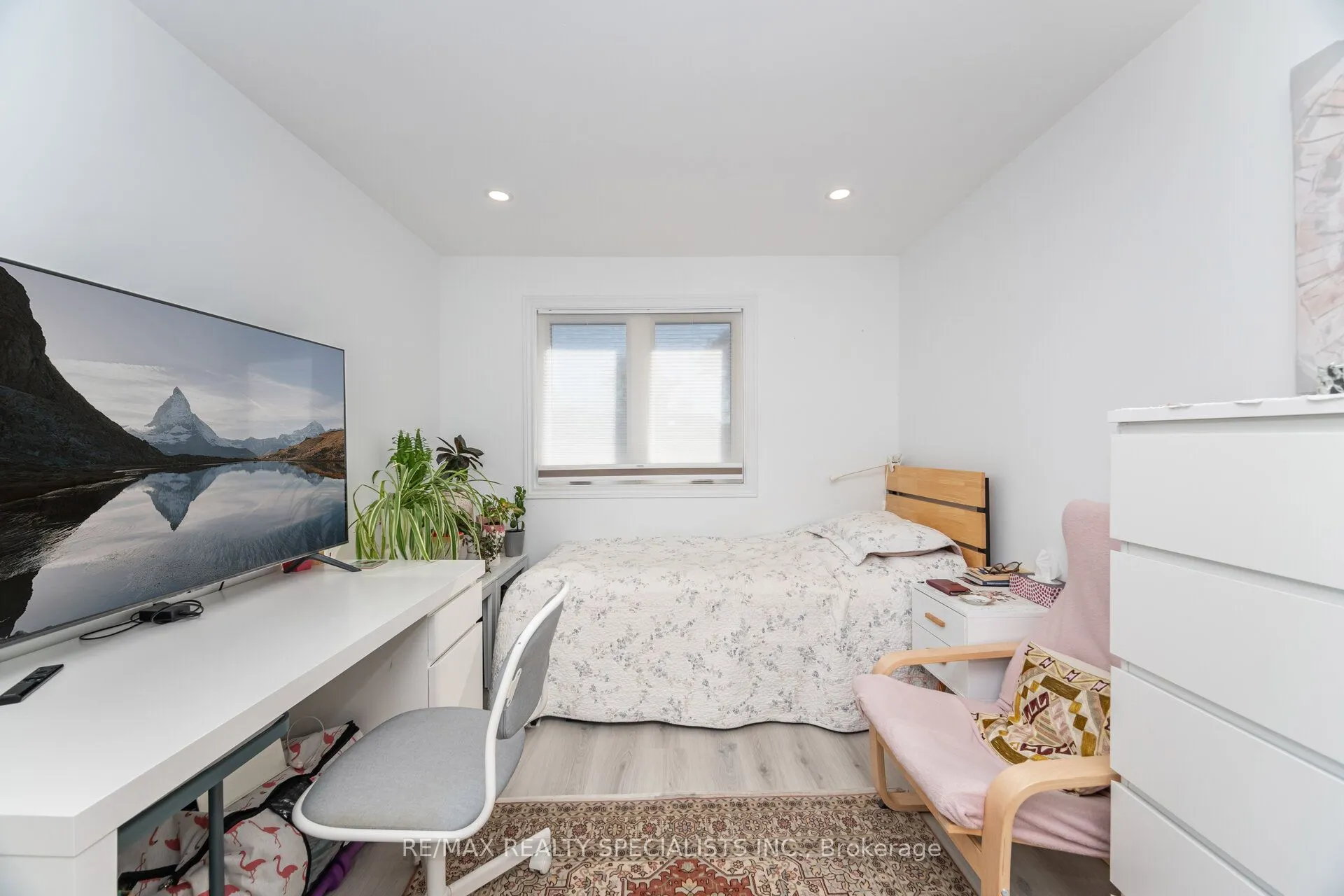 1463 Credit Woodlands Court