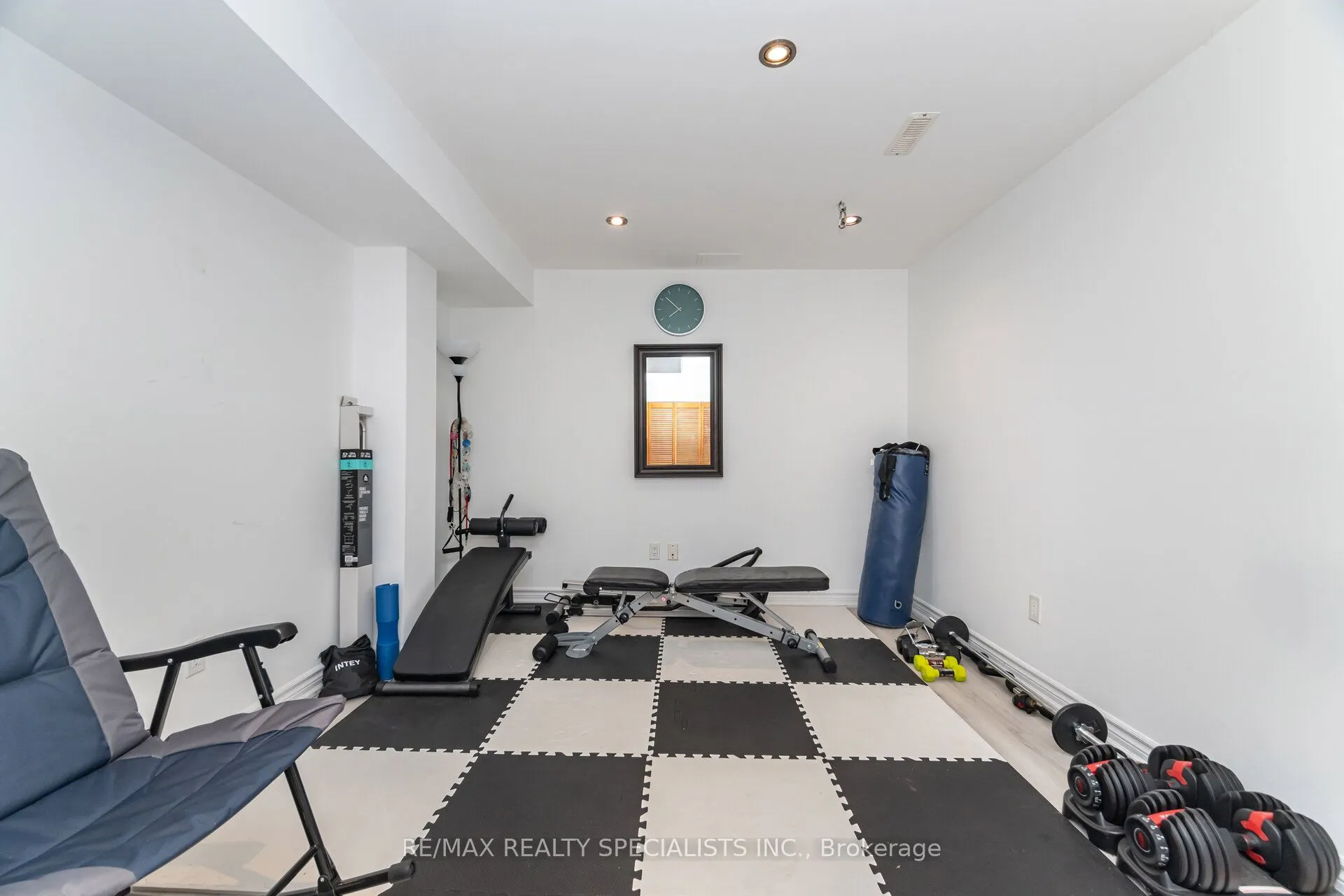 1463 Credit Woodlands Court
